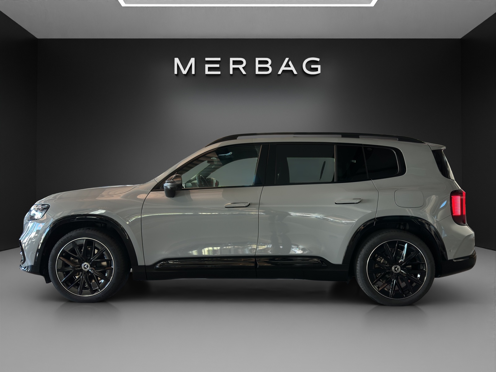 MERCEDES-BENZ GLB 200 4Matic 8G-Tronic-image-2