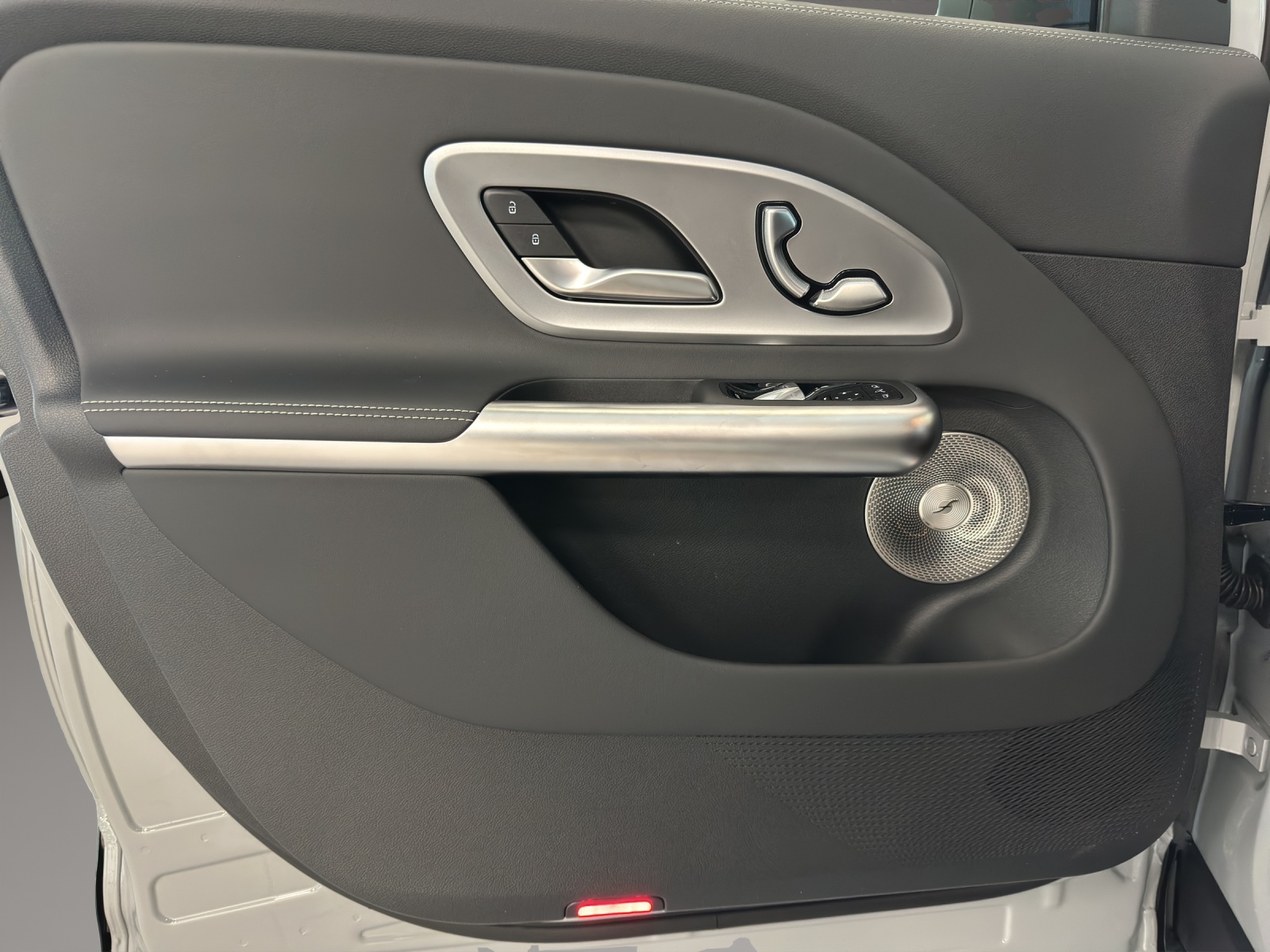 MERCEDES-BENZ GLB 200 4Matic 8G-Tronic-image-12