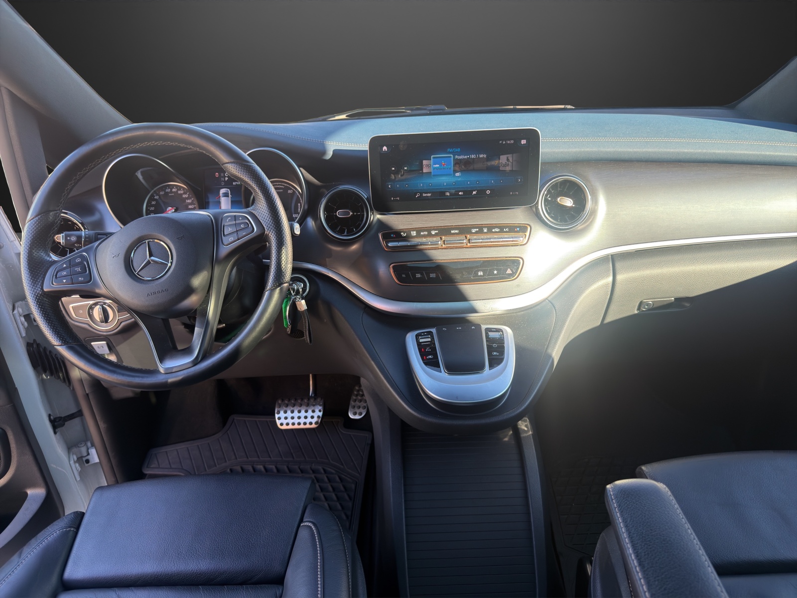 MERCEDES-BENZ EQV 300 Avantgarde lang-image-9