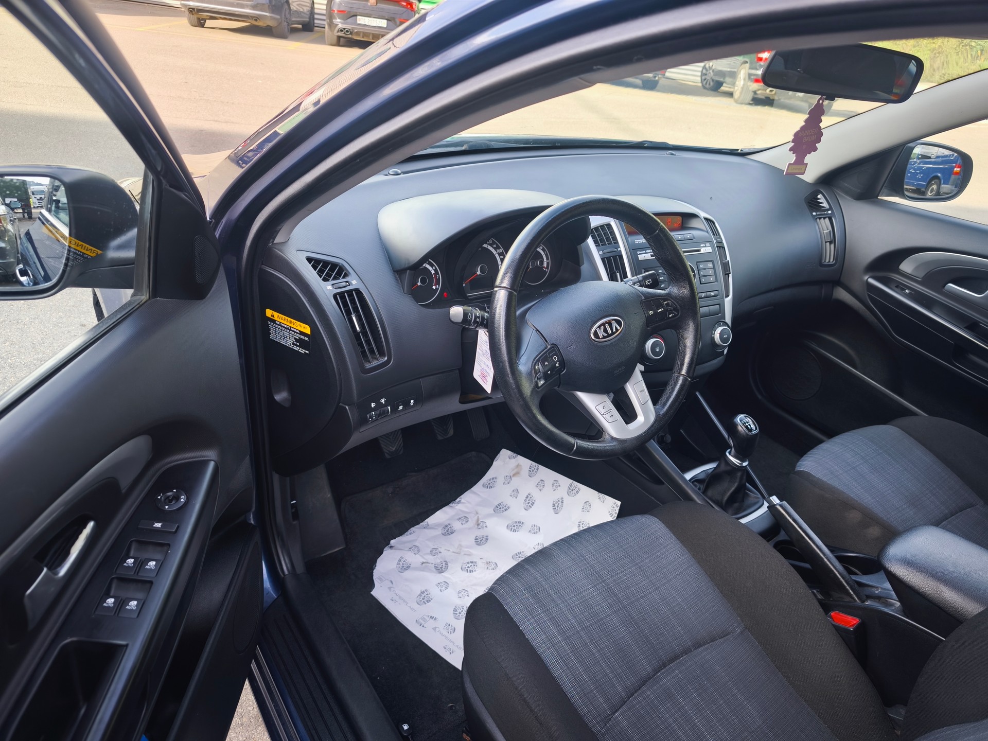 KIA Cee'd Sporty Wagon 1.6 16V Trend-image-10