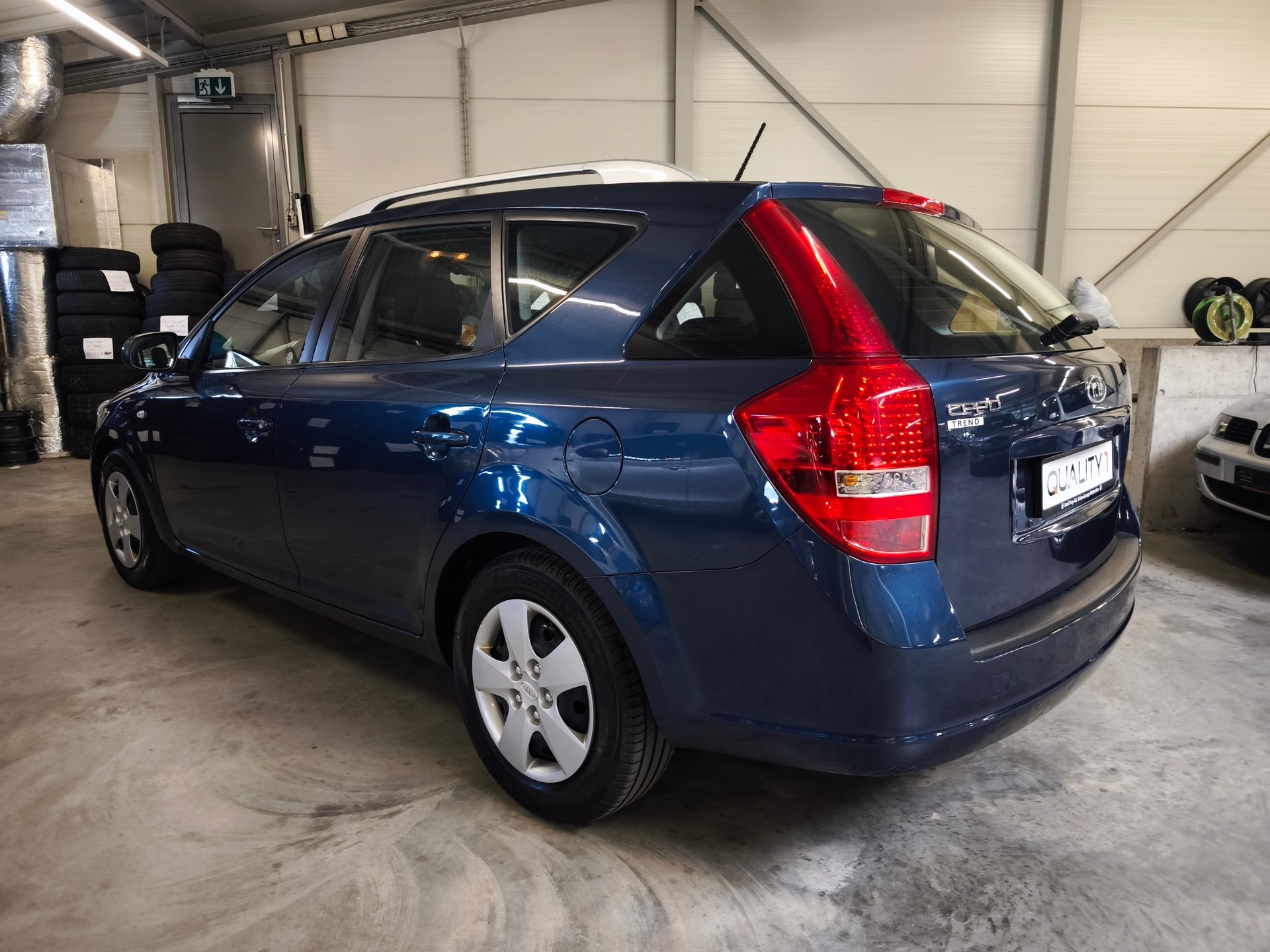 KIA Cee'd Sporty Wagon 1.6 16V Trend-image-4