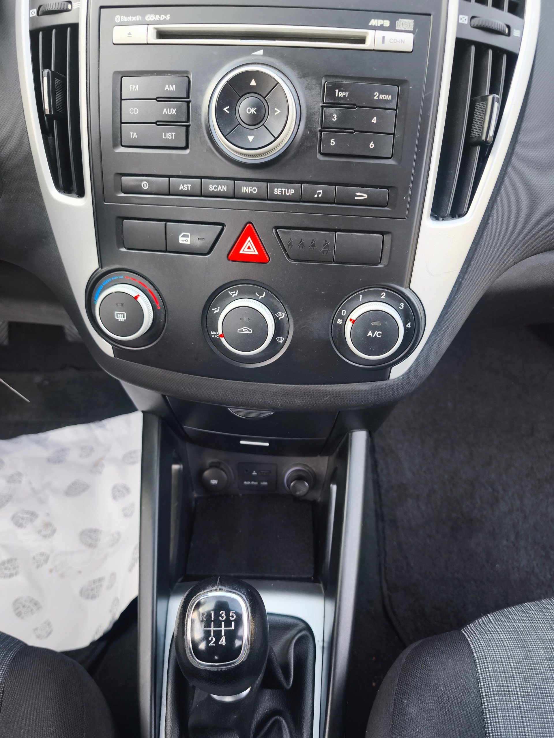 KIA Cee'd Sporty Wagon 1.6 16V Trend-image-9