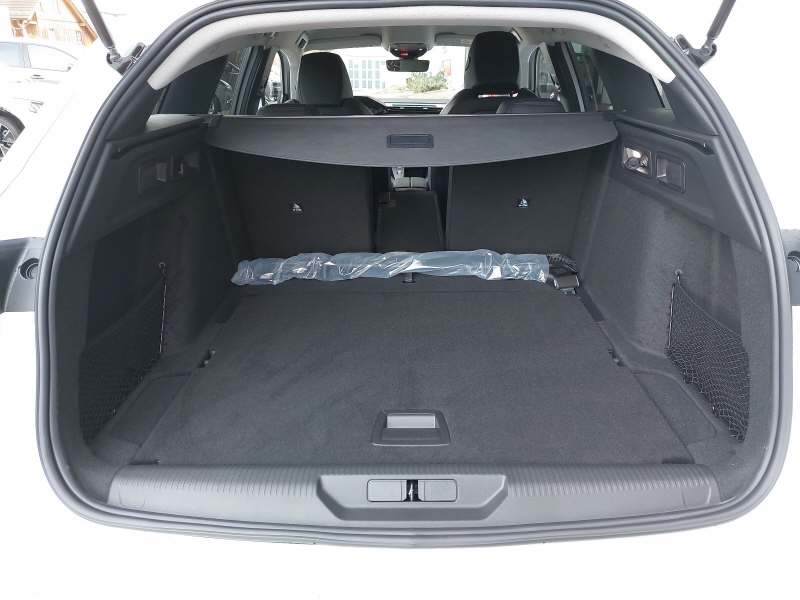 PEUGEOT 308 SW 1.2 PureTech Allure Pack-image-8