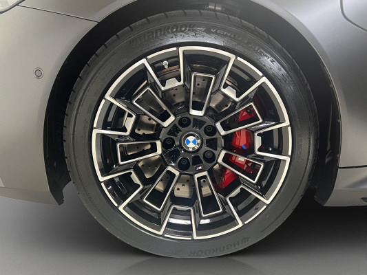 BMW M5 xDrive Touring-image-7