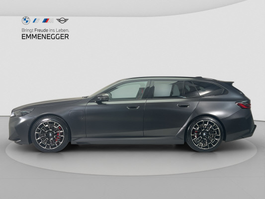 BMW M5 xDrive Touring-image-1