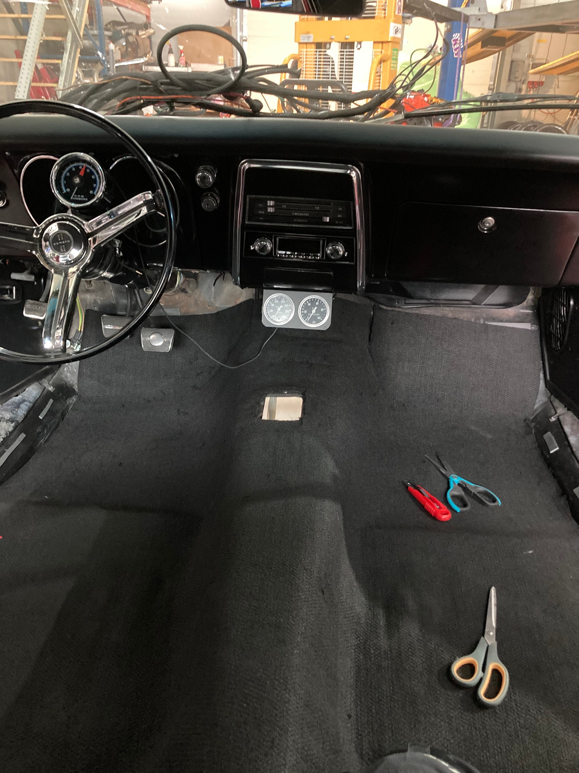CHEVROLET 350-image-9