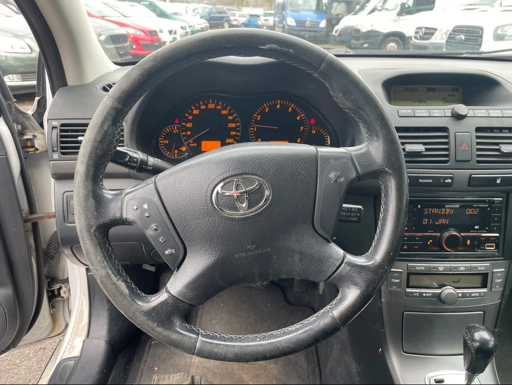 TOYOTA Avensis 2.0 D4 VVT-i Linea Sol Sportswagon-image-11