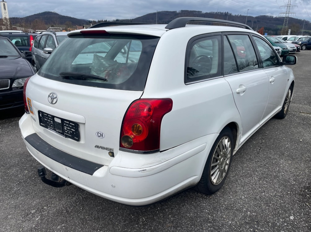 TOYOTA Avensis 2.0 D4 VVT-i Linea Sol Sportswagon-image-2