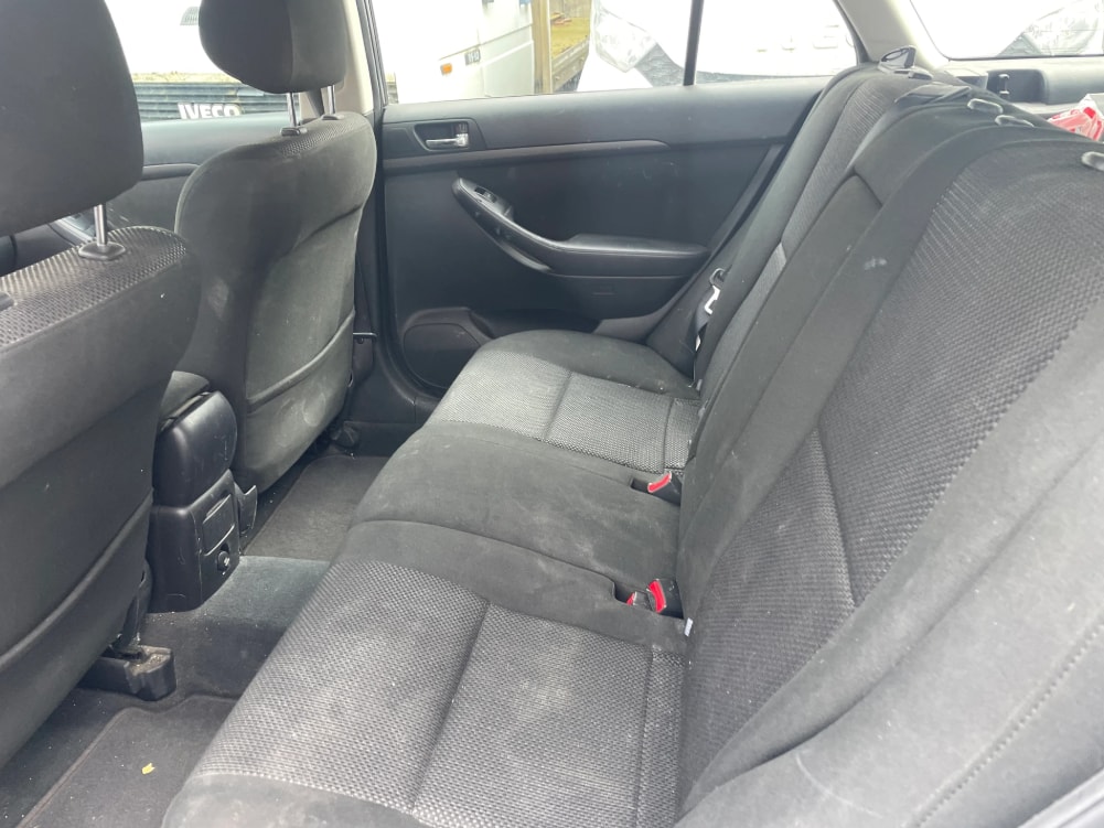 TOYOTA Avensis 2.0 D4 VVT-i Linea Sol Sportswagon-image-10