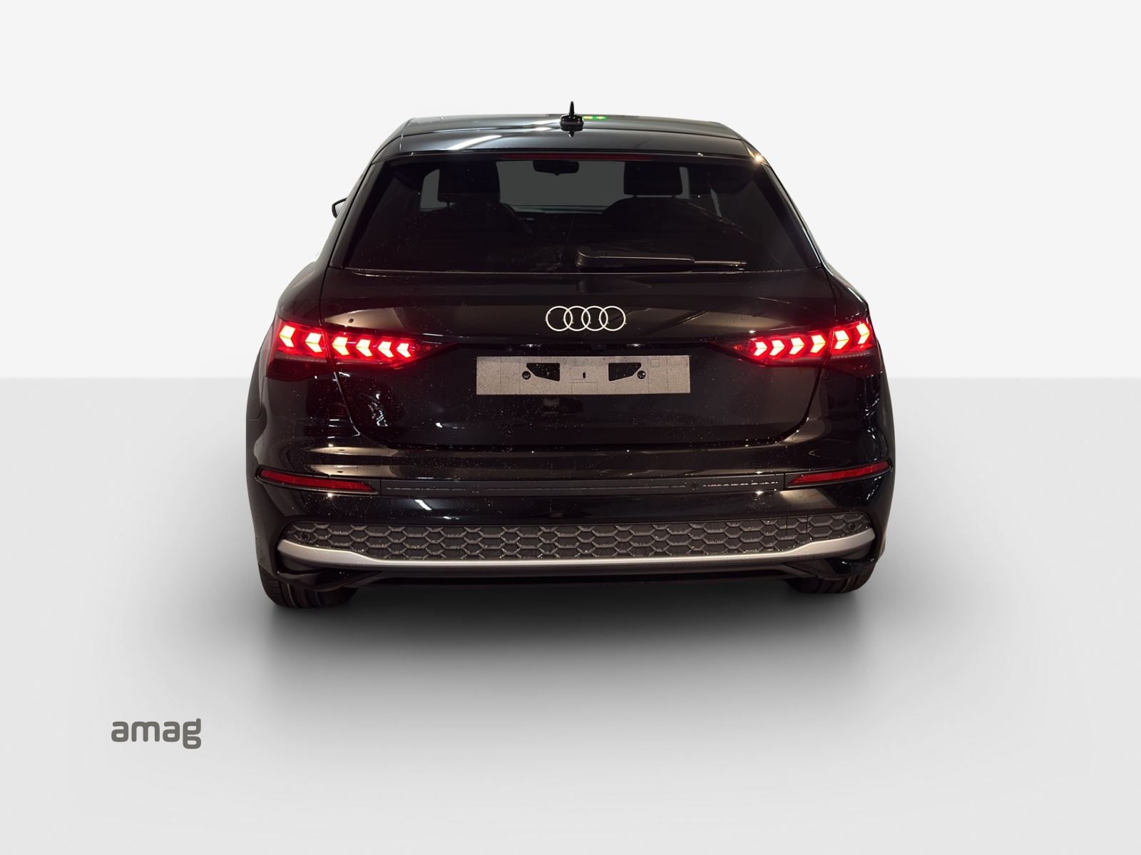 AUDI A3 Sportback 40 TFSI e Attraction S-tronic-image-3