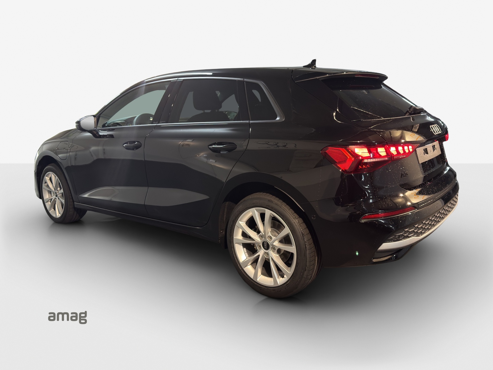 AUDI A3 Sportback 40 TFSI e Attraction S-tronic-image-2