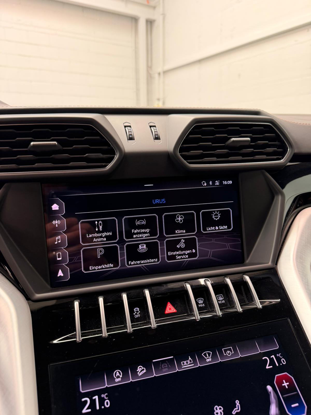 LAMBORGHINI Urus E-Gear Limited Blue Performance CH-Fahrzeug-image-26