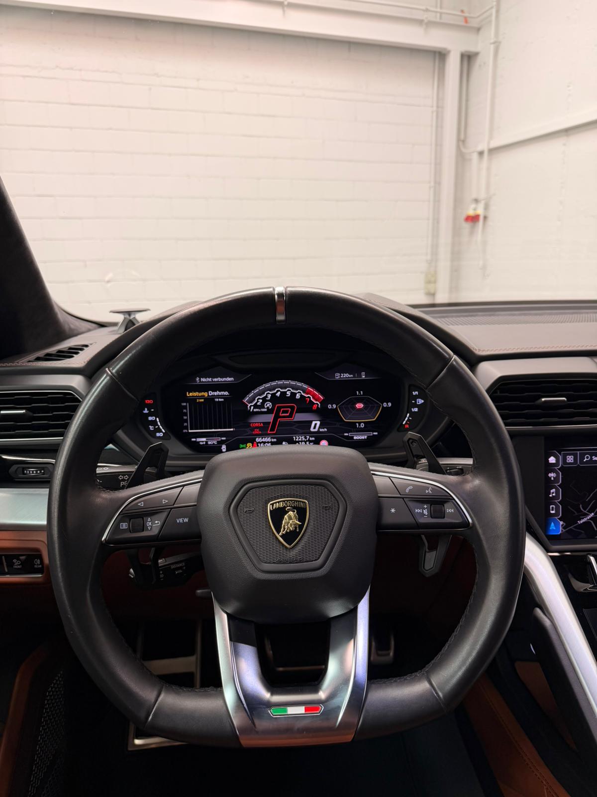 LAMBORGHINI Urus E-Gear Limited Blue Performance CH-Fahrzeug-image-13