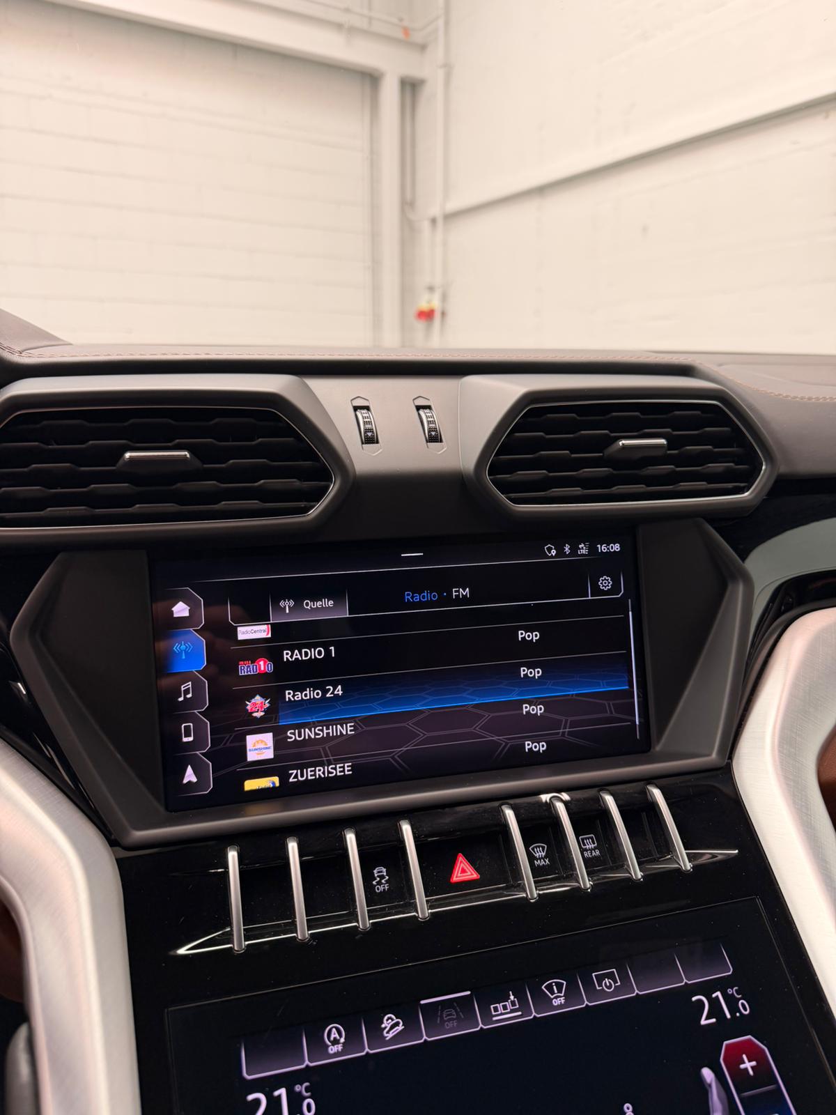 LAMBORGHINI Urus E-Gear Limited Blue Performance CH-Fahrzeug-image-22