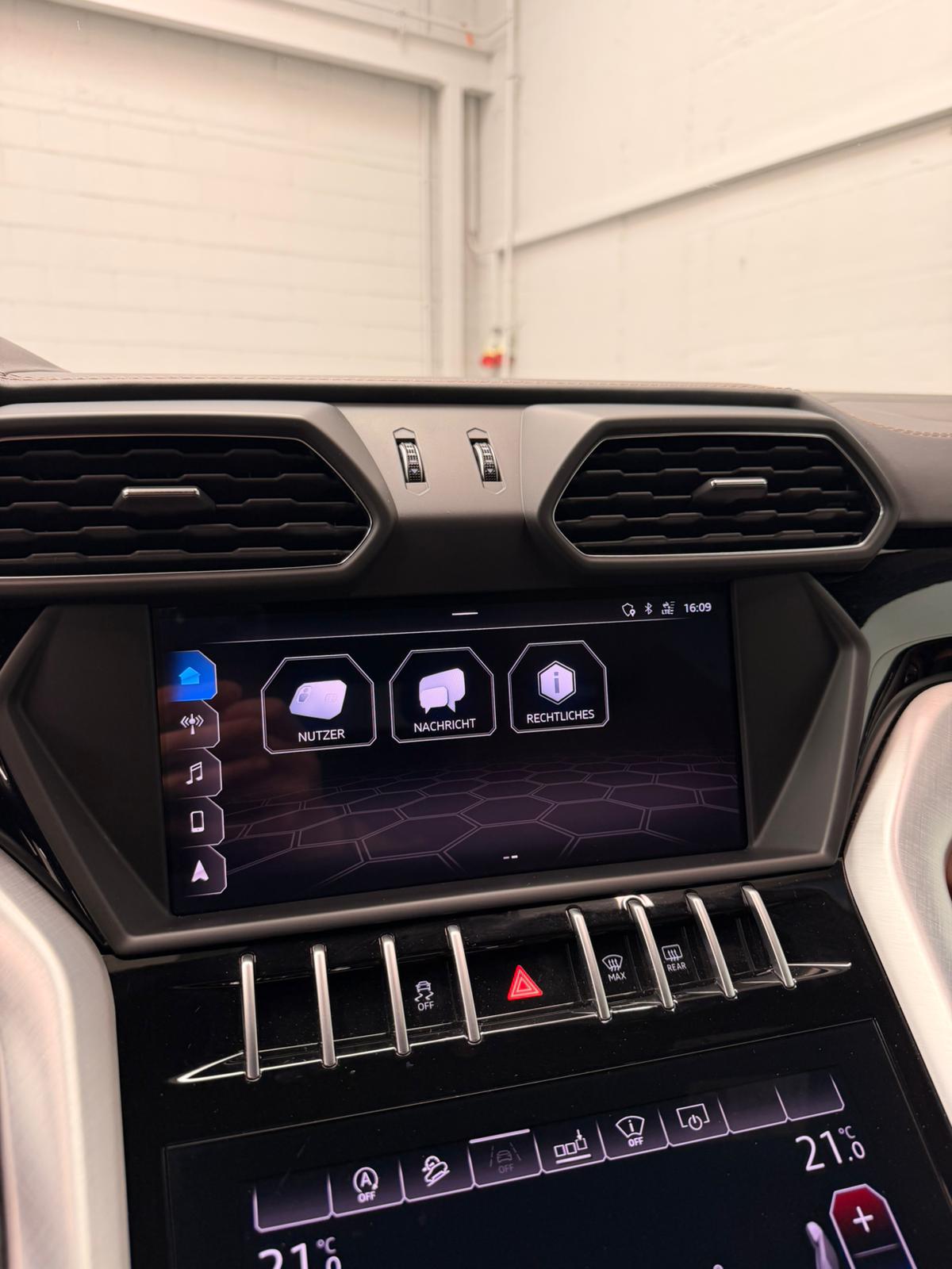 LAMBORGHINI Urus E-Gear Limited Blue Performance CH-Fahrzeug-image-25