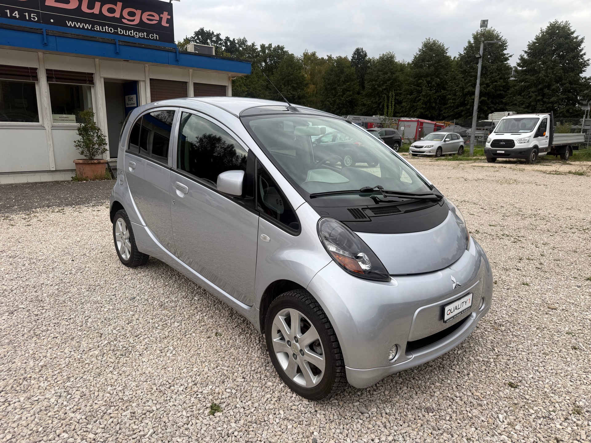 MITSUBISHI i MiEV-showroom-element-1