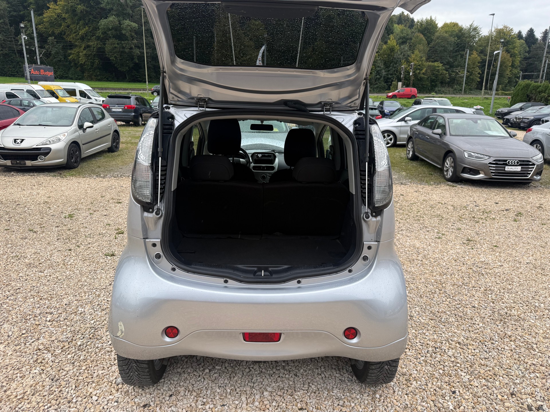 MITSUBISHI i MiEV-image-10