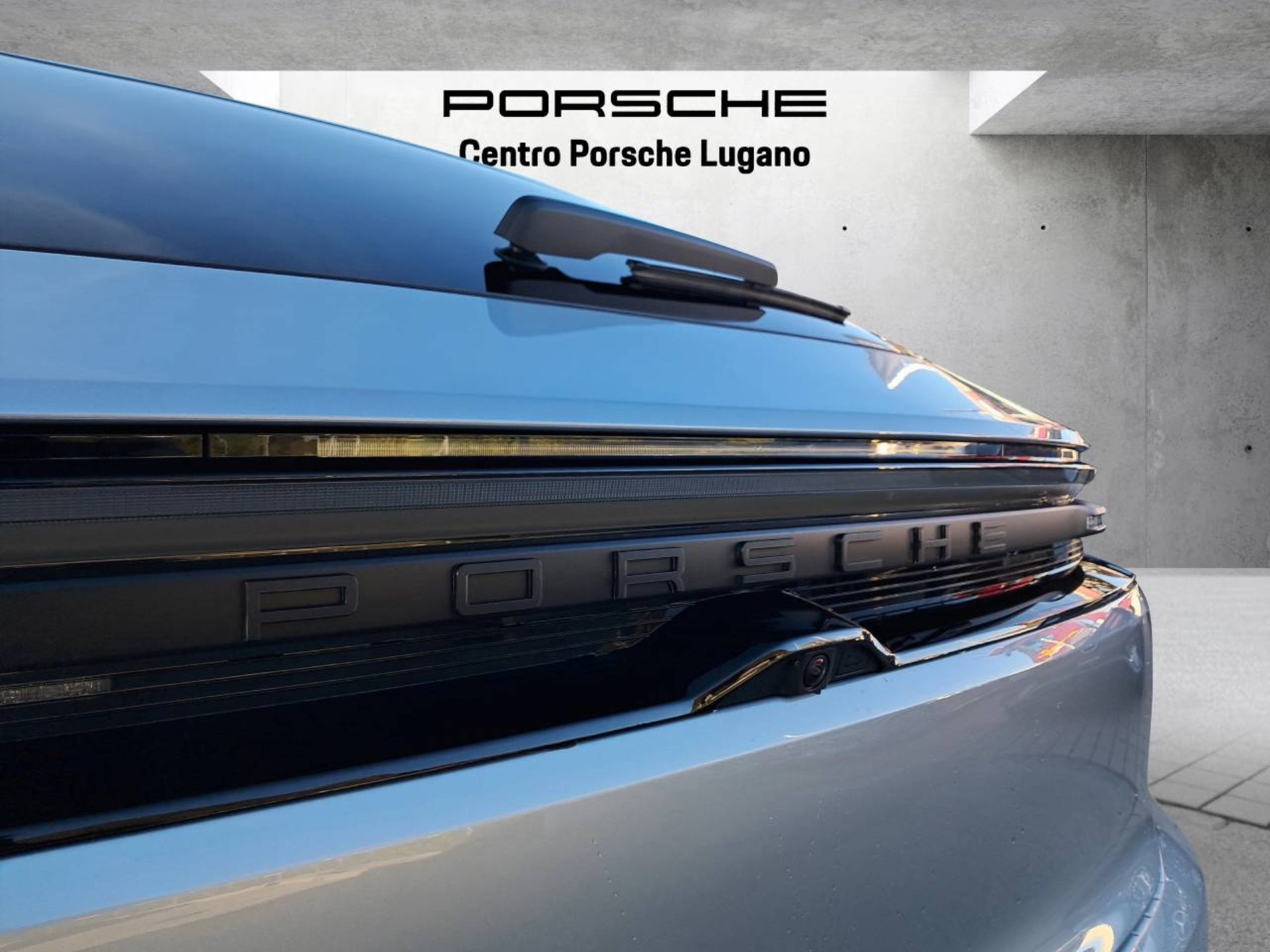 PORSCHE Macan 4-image-11