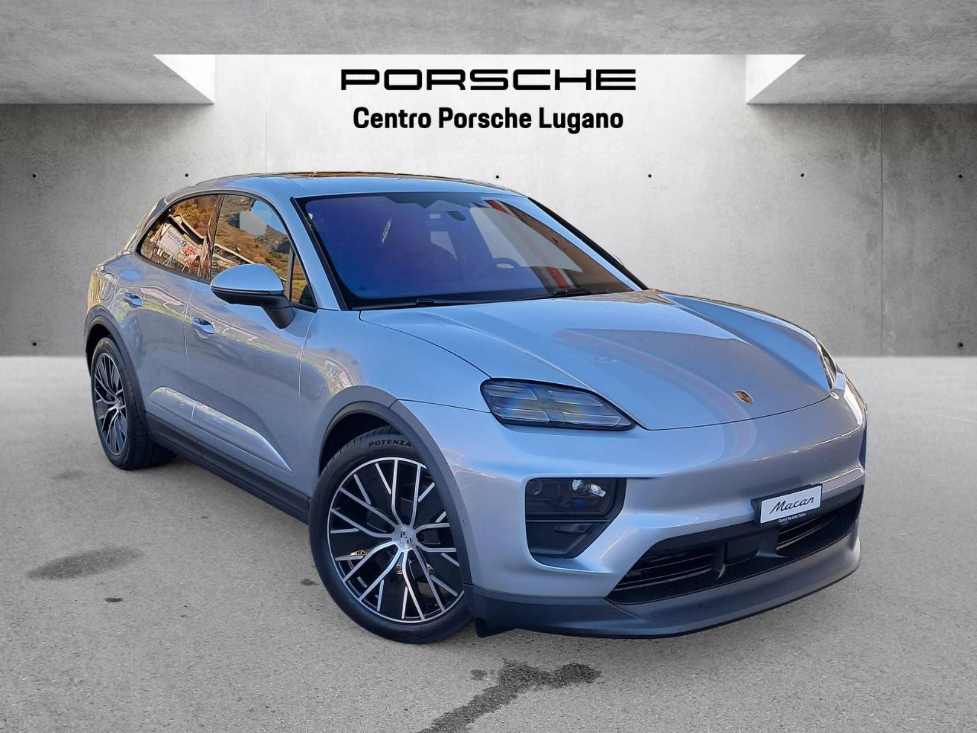PORSCHE Macan 4-image-0