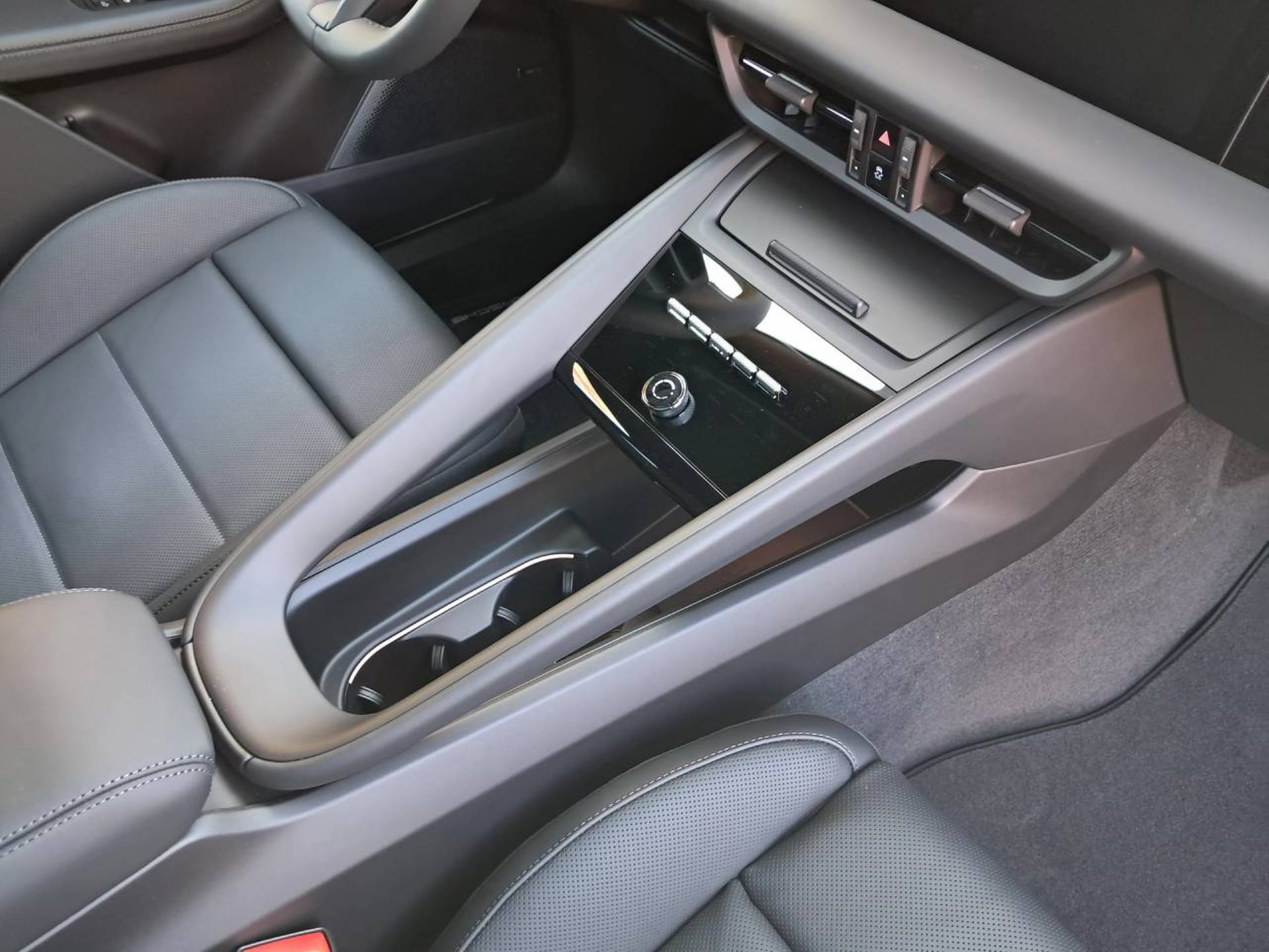 PORSCHE Macan 4-image-19