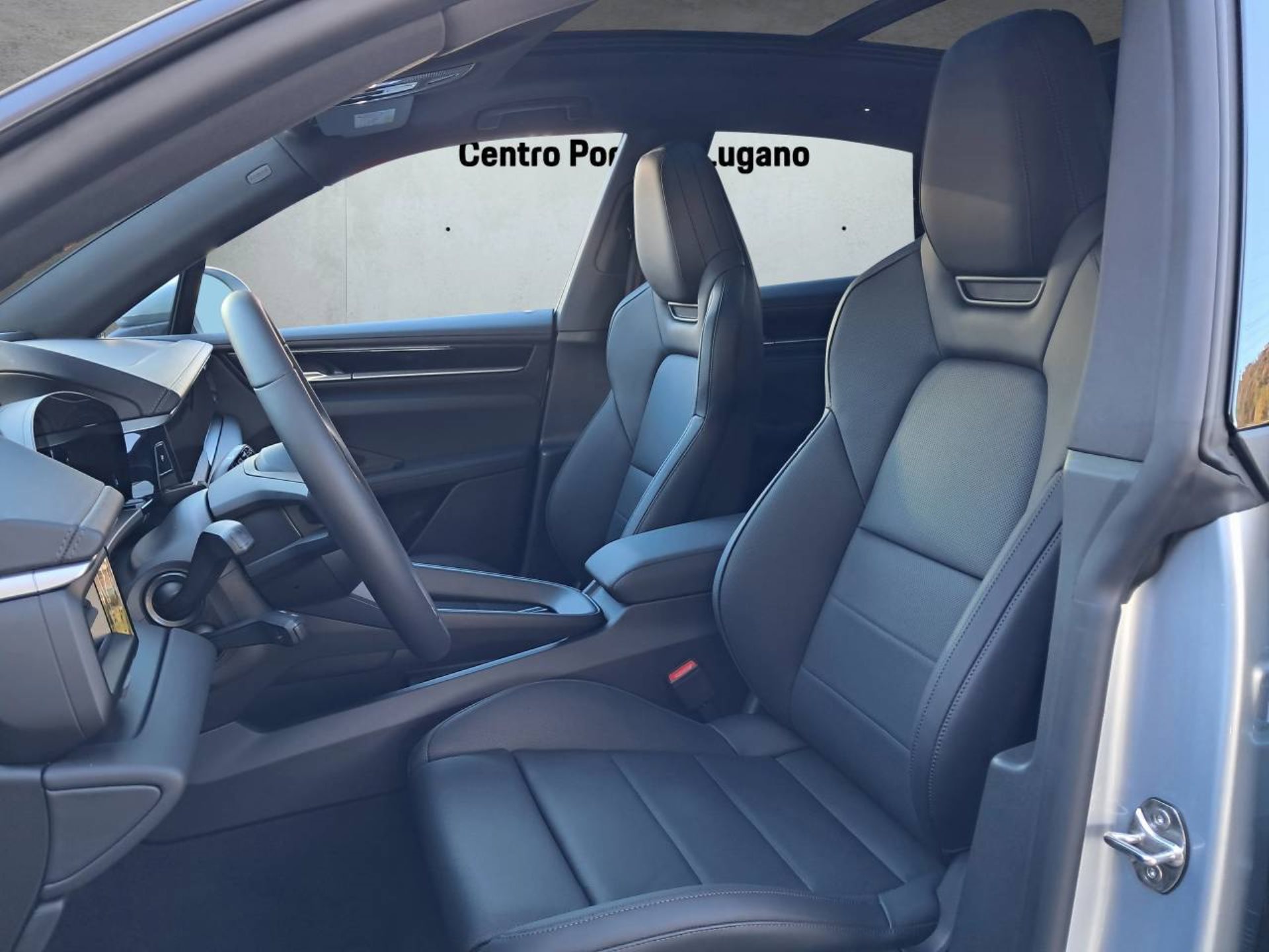 PORSCHE Macan 4-image-4