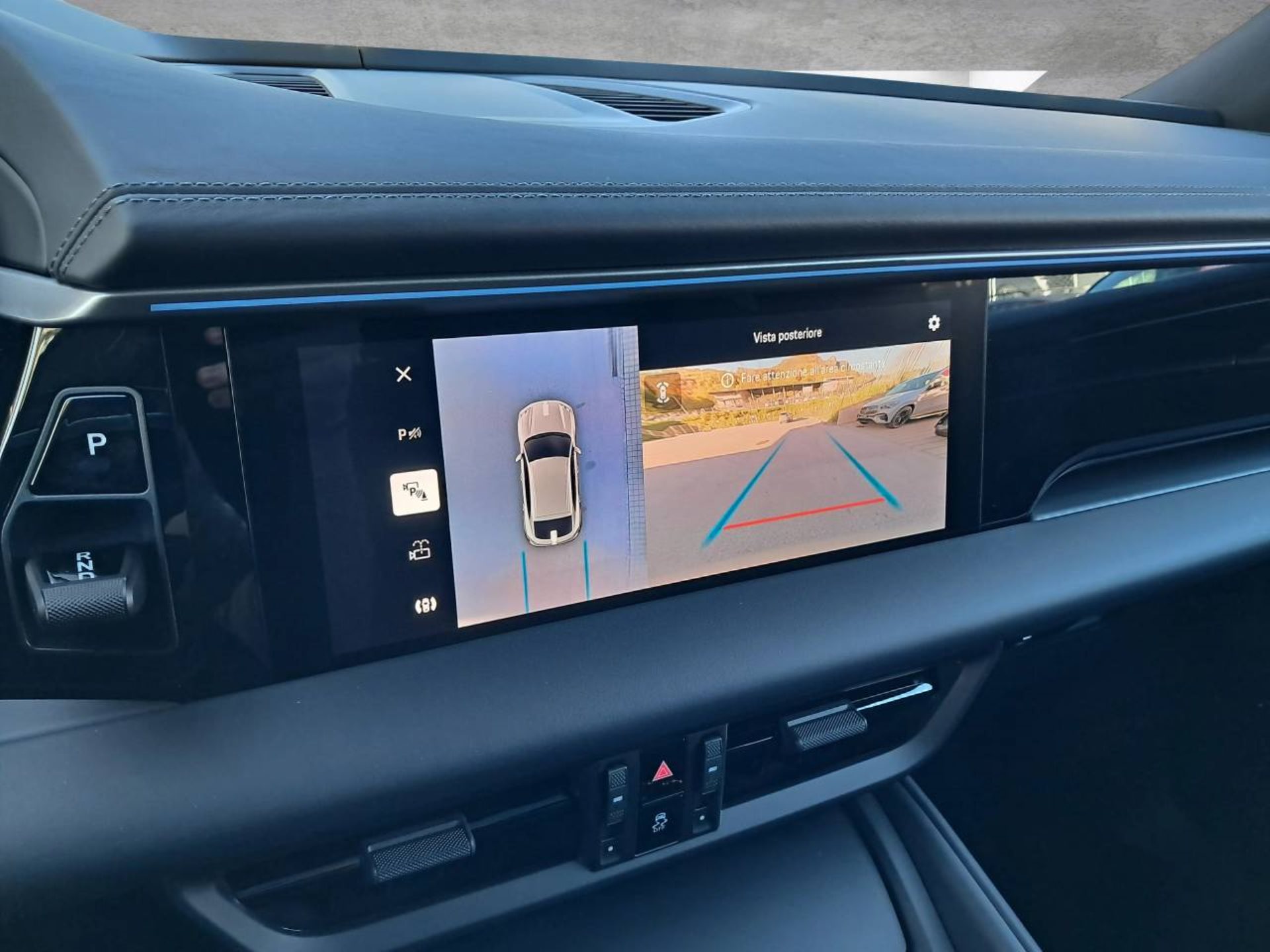 PORSCHE Macan 4-image-23