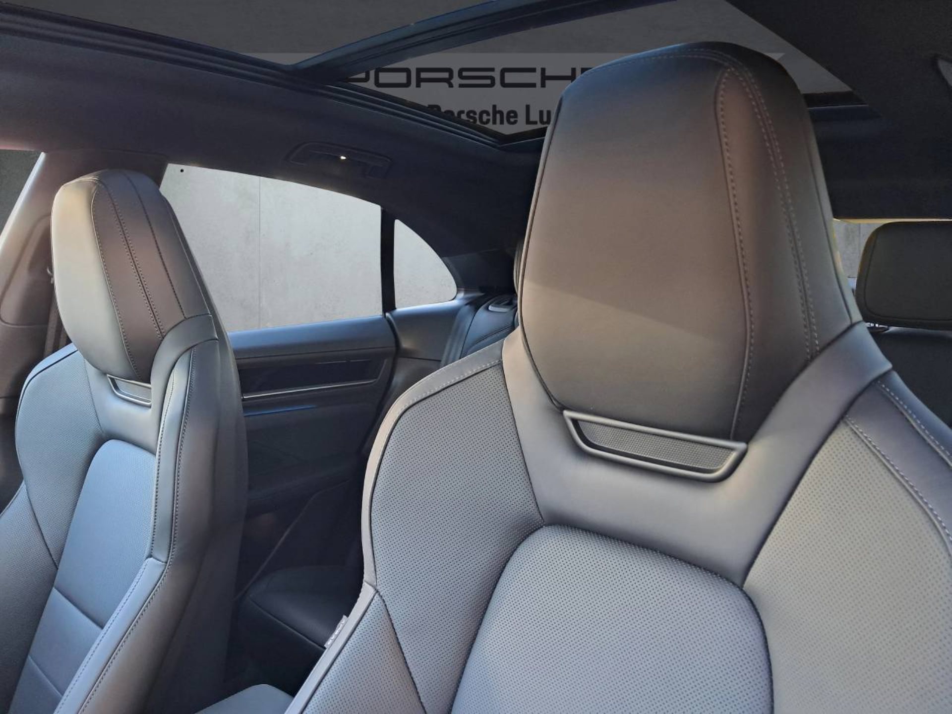 PORSCHE Macan 4-image-25