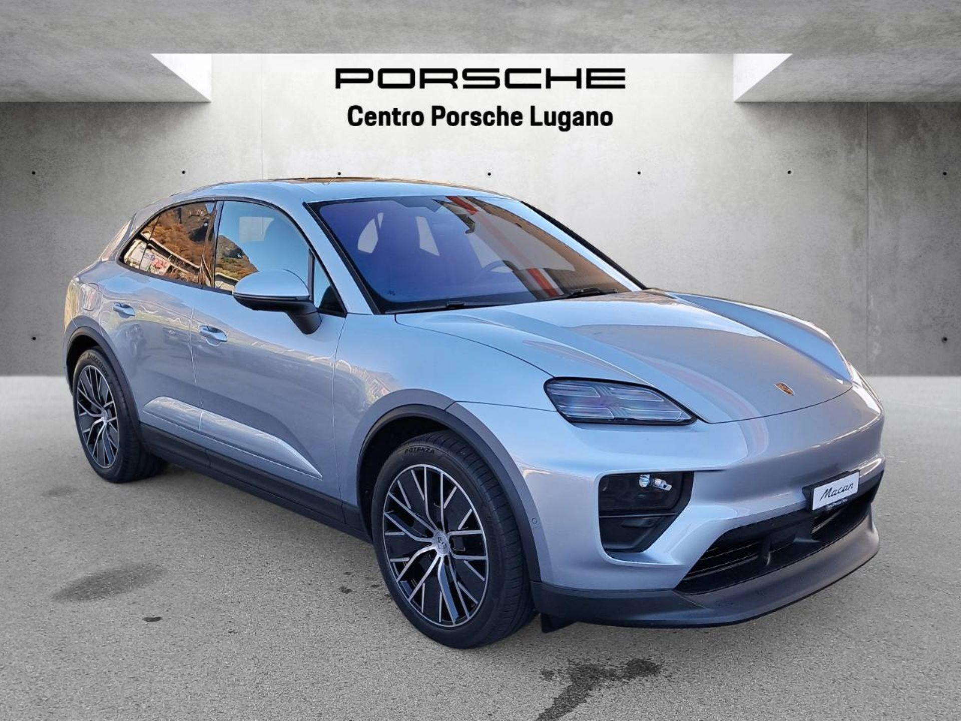 PORSCHE Macan 4-image-5