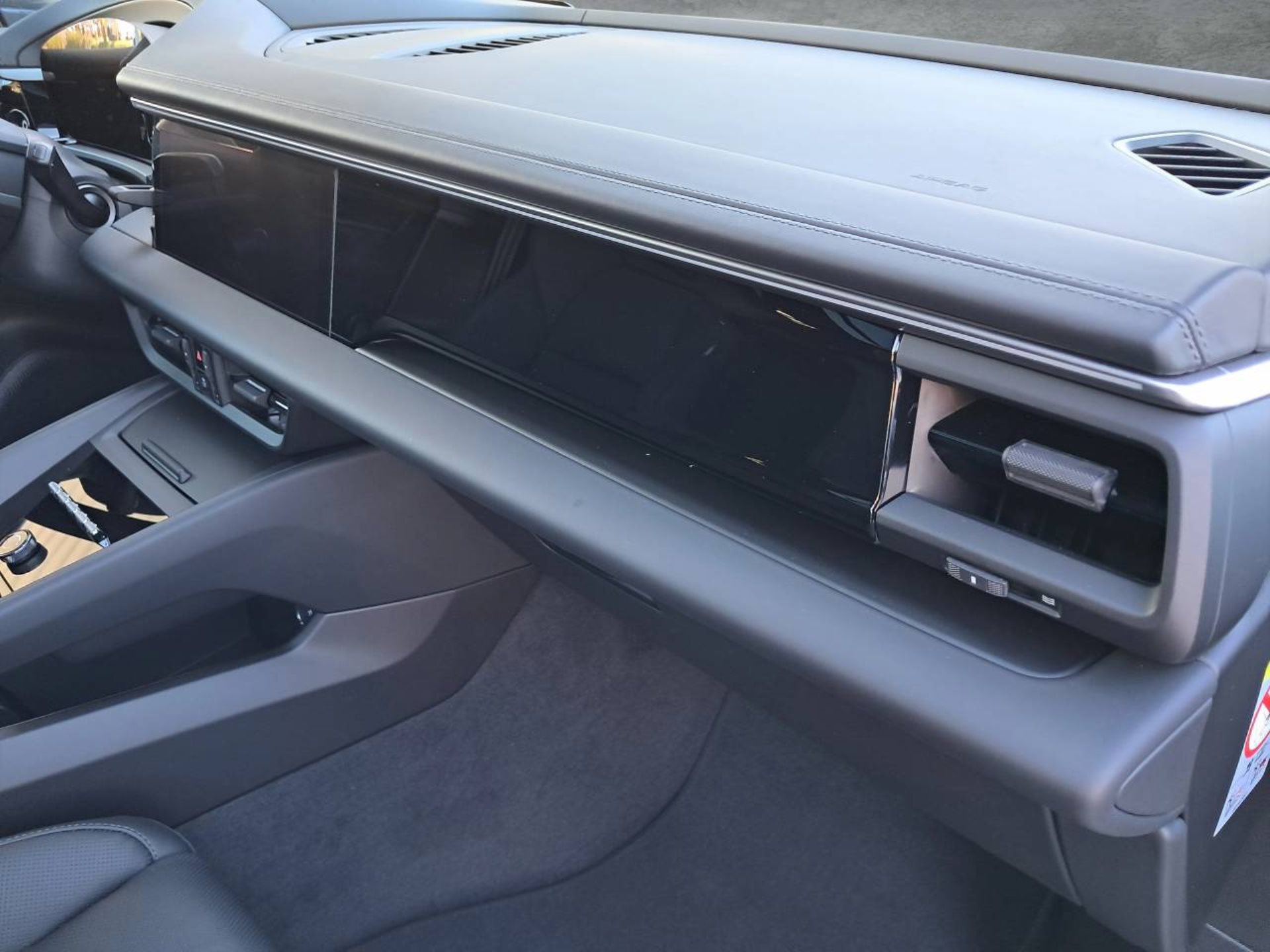 PORSCHE Macan 4-image-26
