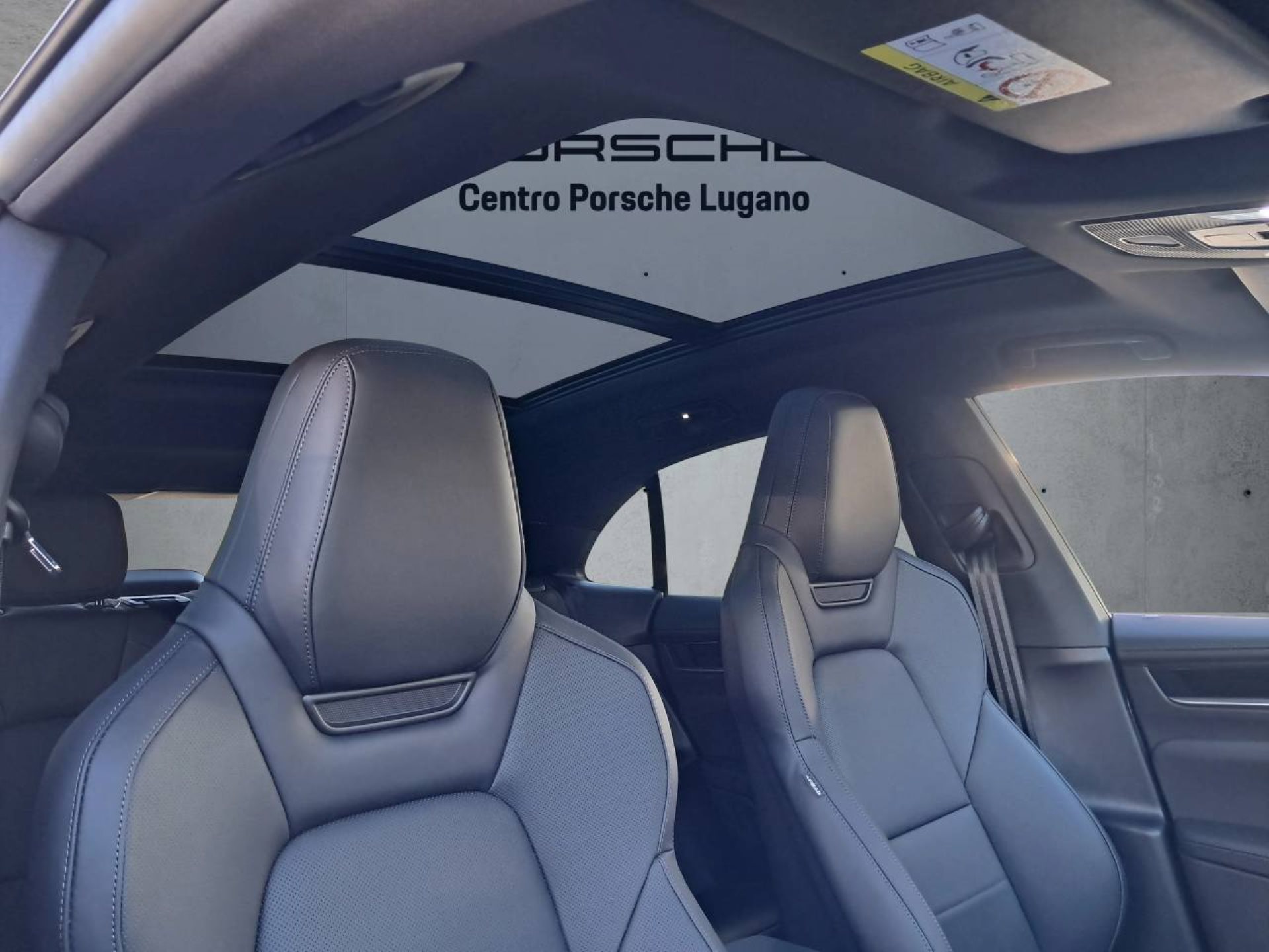 PORSCHE Macan 4-image-18