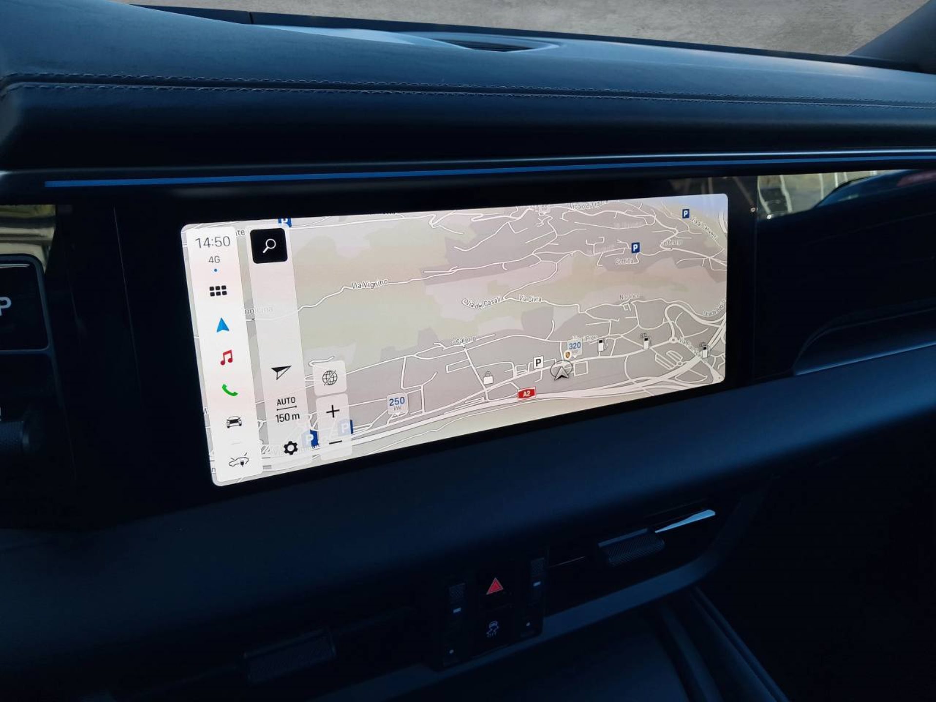 PORSCHE Macan 4-image-21