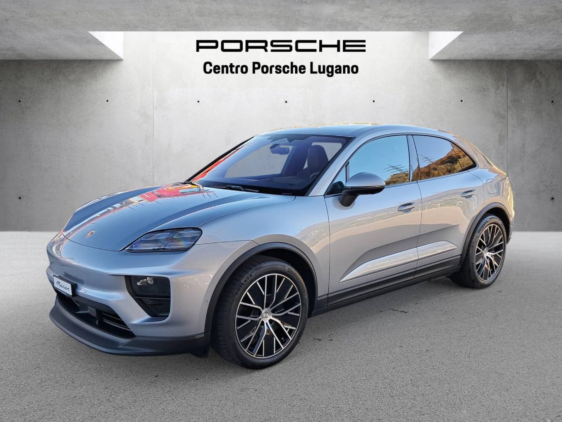 PORSCHE Macan 4-image-7