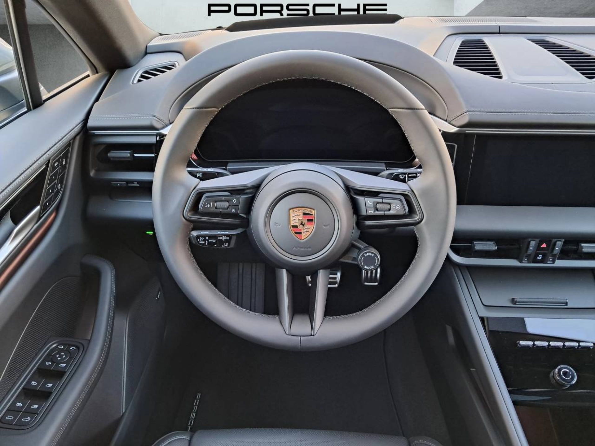 PORSCHE Macan 4-image-12
