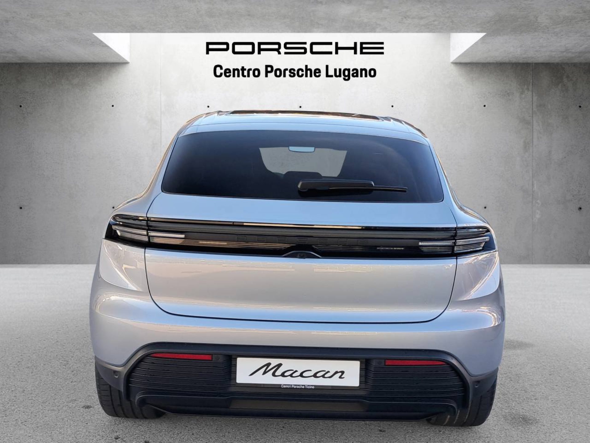 PORSCHE Macan 4-image-10