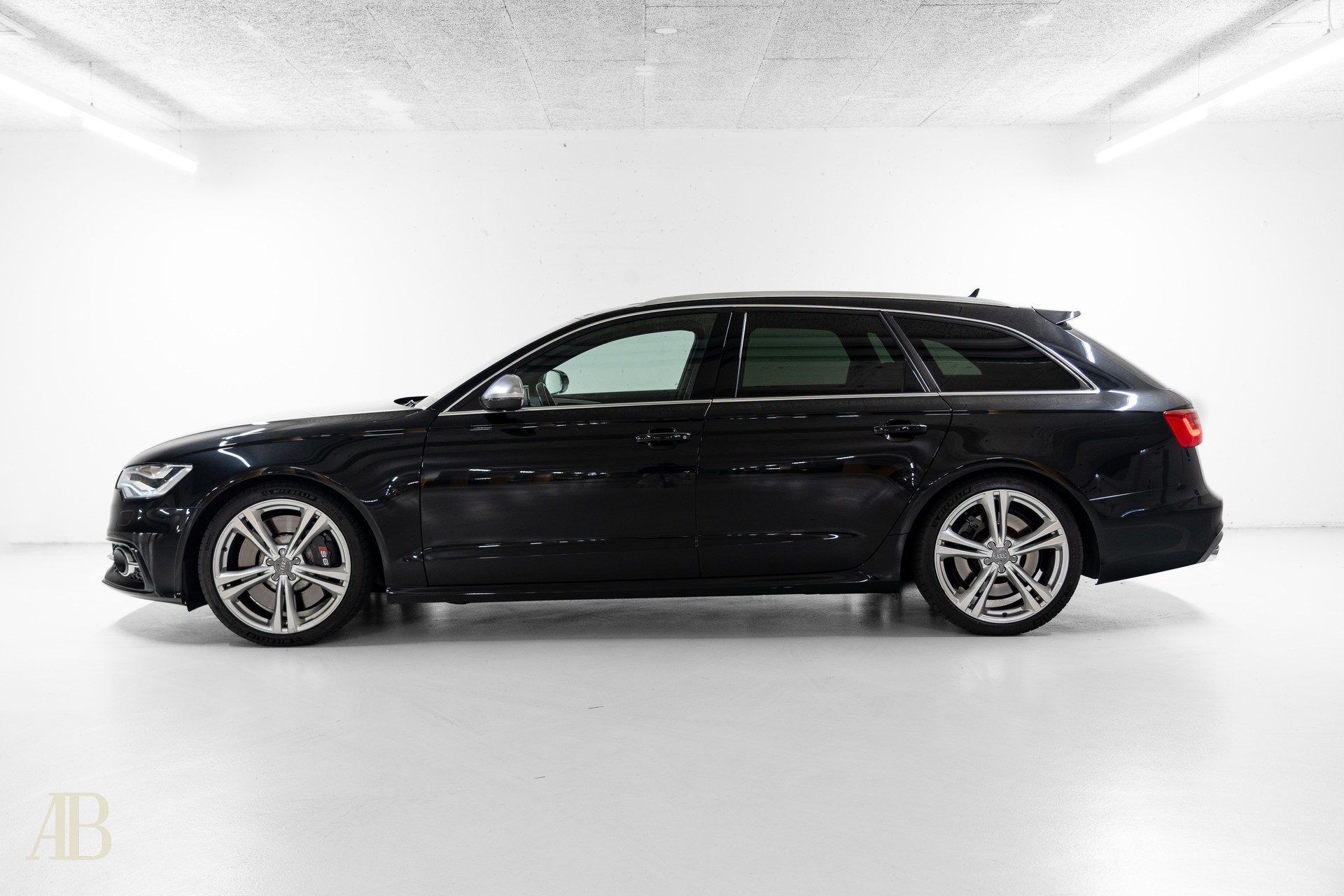 AUDI S6 Avant 4.0 TFSI V8 quattro S-tronic-image-3