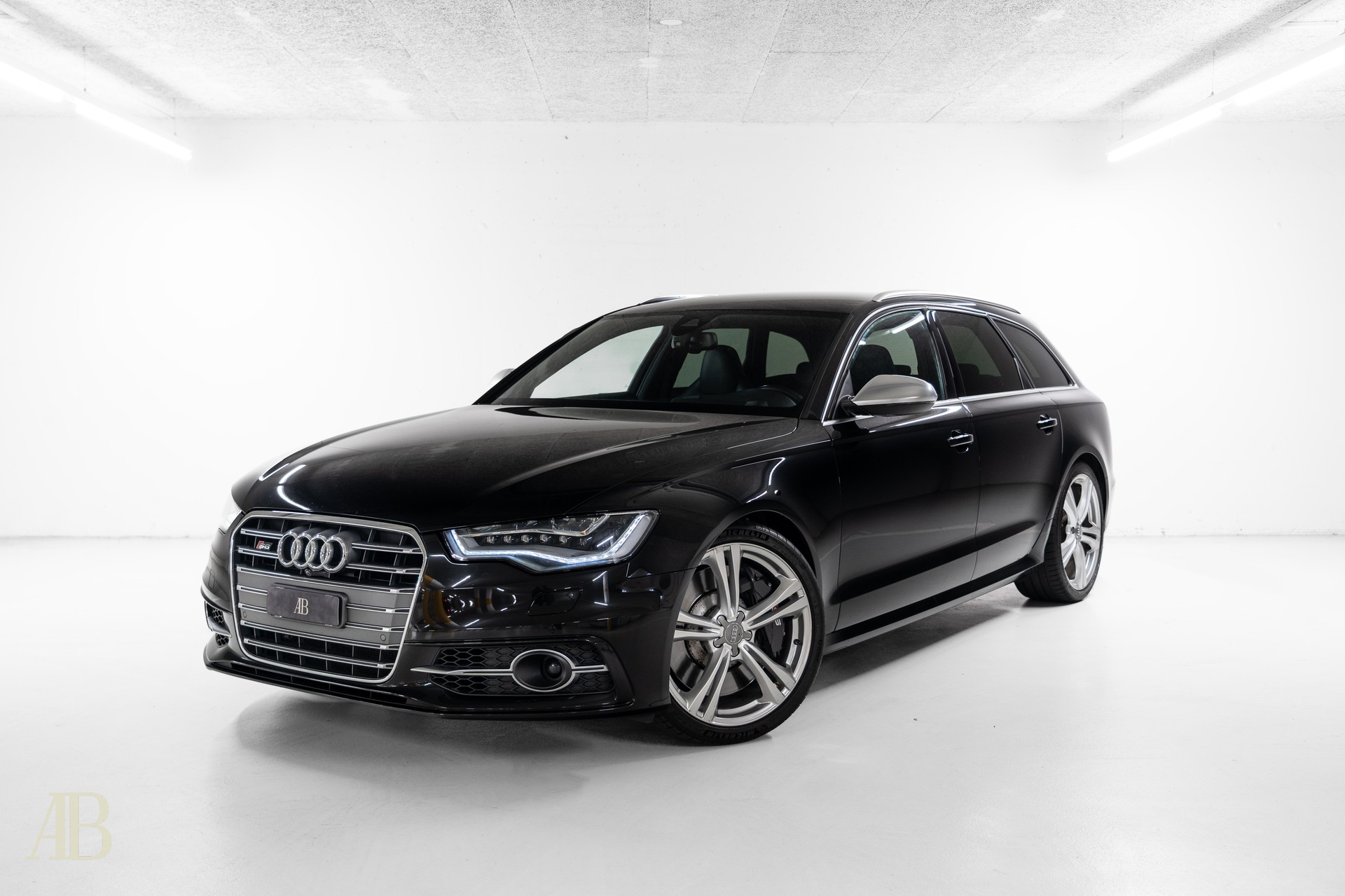 AUDI S6 Avant 4.0 TFSI V8 quattro S-tronic-image-2