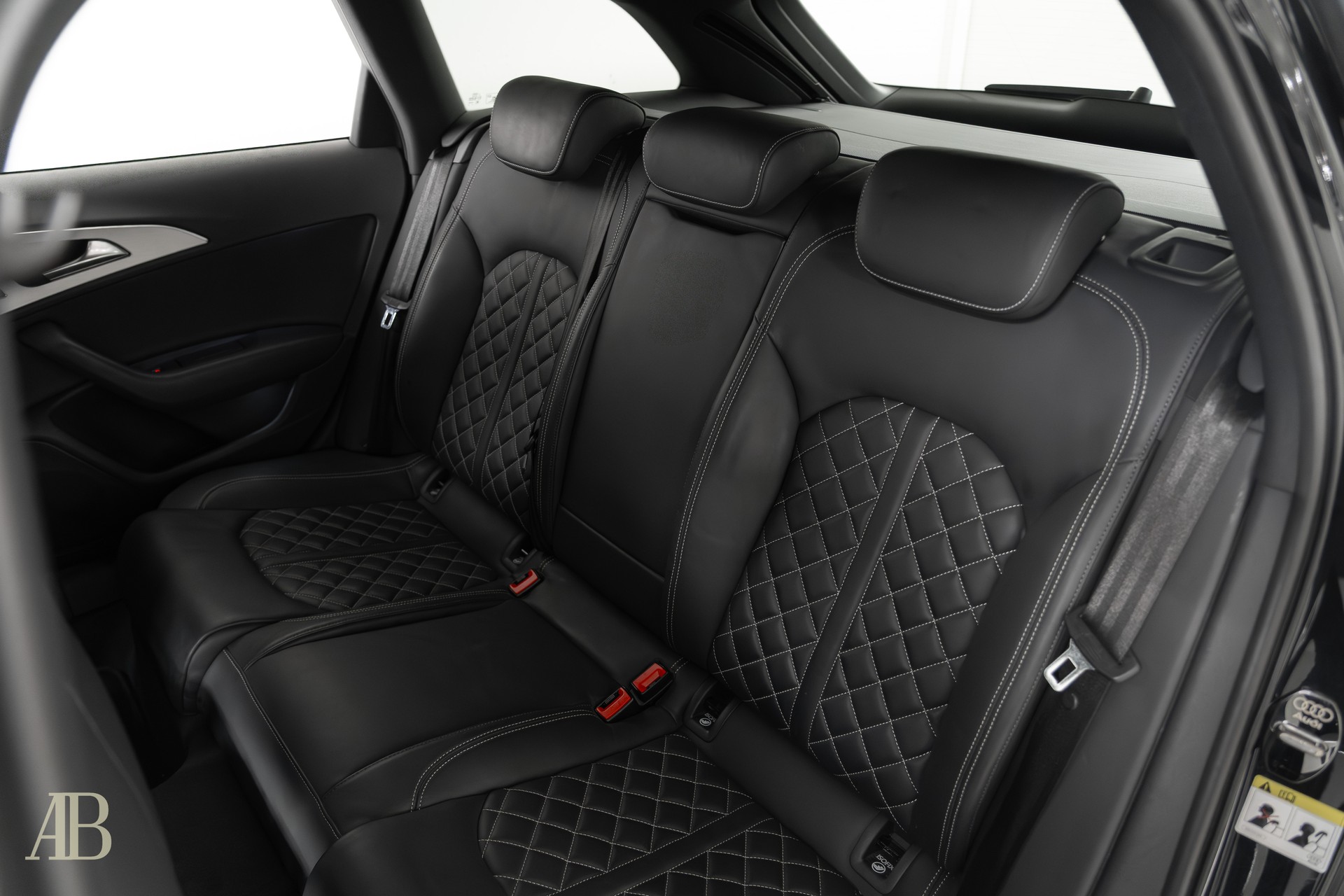 AUDI S6 Avant 4.0 TFSI V8 quattro S-tronic-image-14