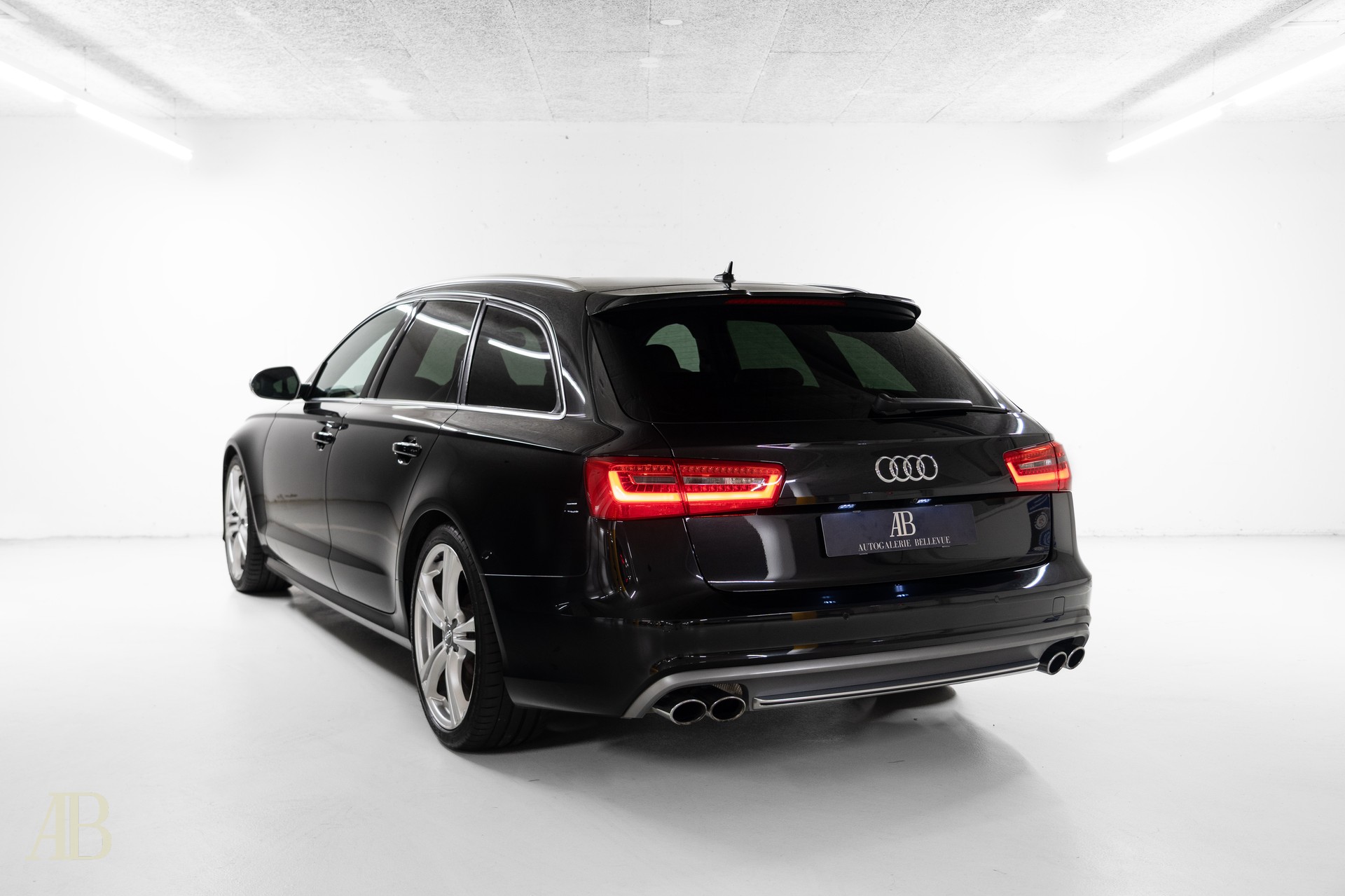 AUDI S6 Avant 4.0 TFSI V8 quattro S-tronic-image-4