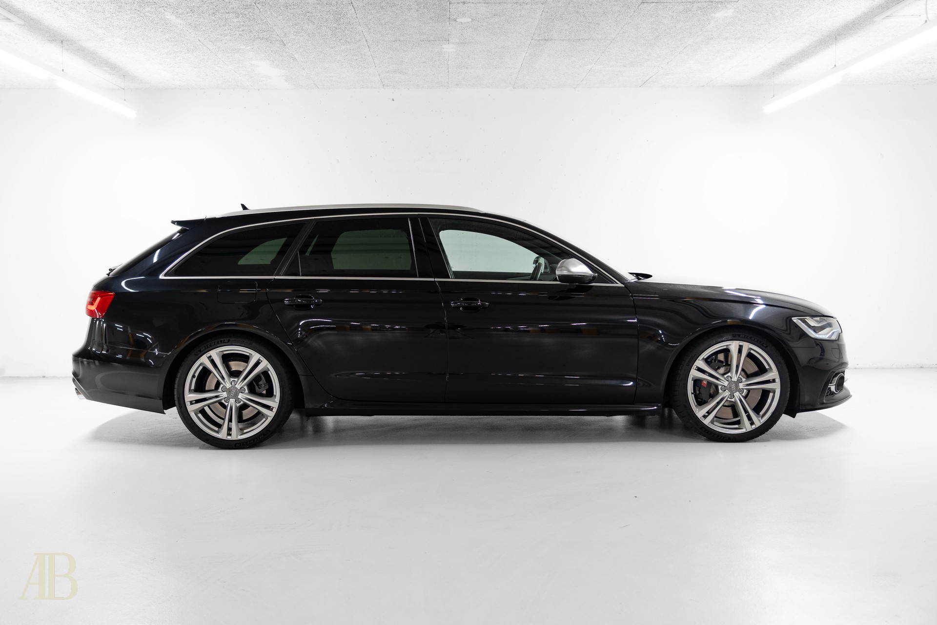 AUDI S6 Avant 4.0 TFSI V8 quattro S-tronic-image-8