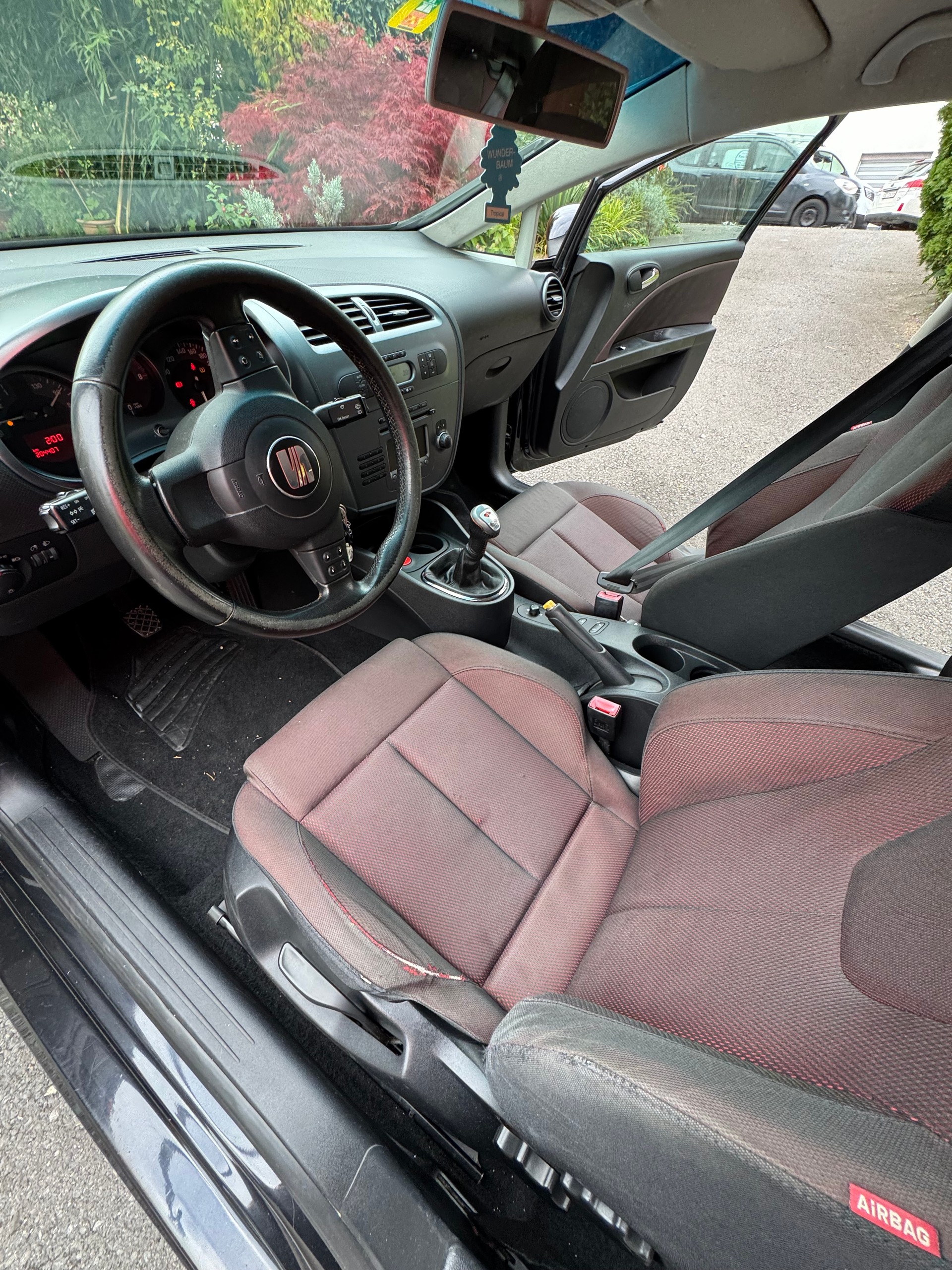 SEAT Leon 2.0 FSI T Radical-image-12