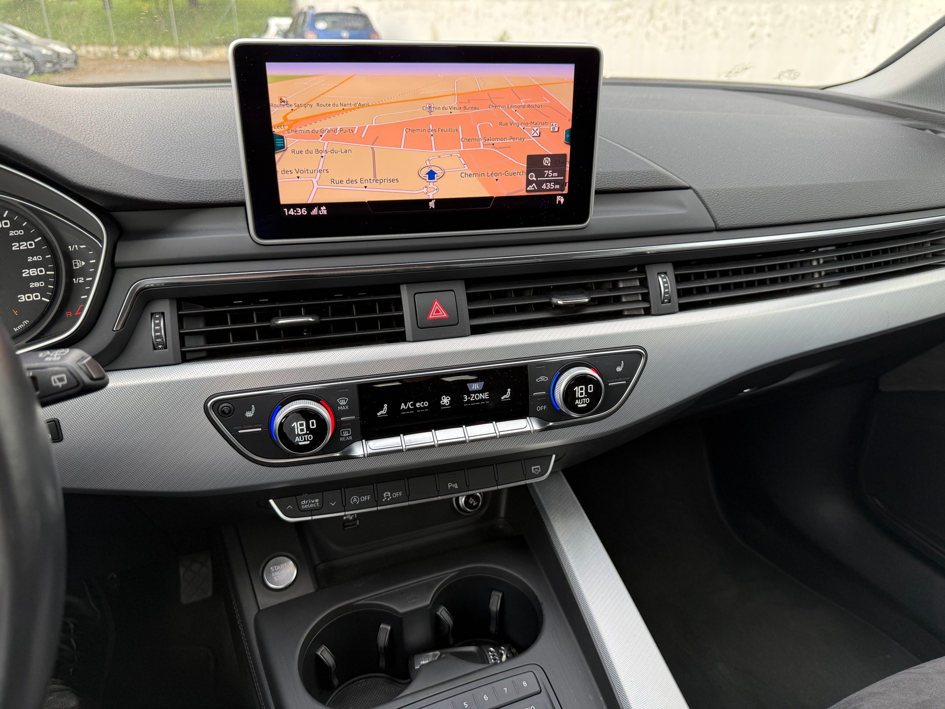 AUDI A4 Avant 2.0 TFSI g-tron Sport S-tronic-image-11
