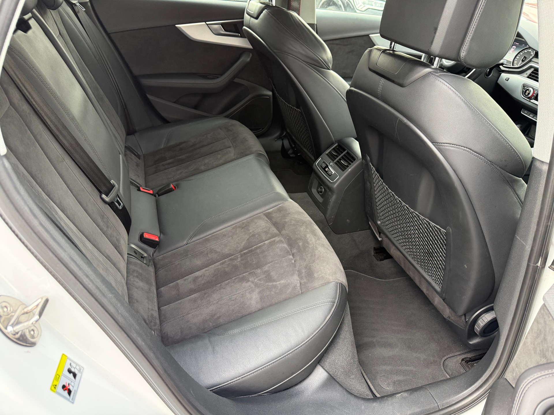 AUDI A4 Avant 2.0 TFSI g-tron Sport S-tronic-image-9
