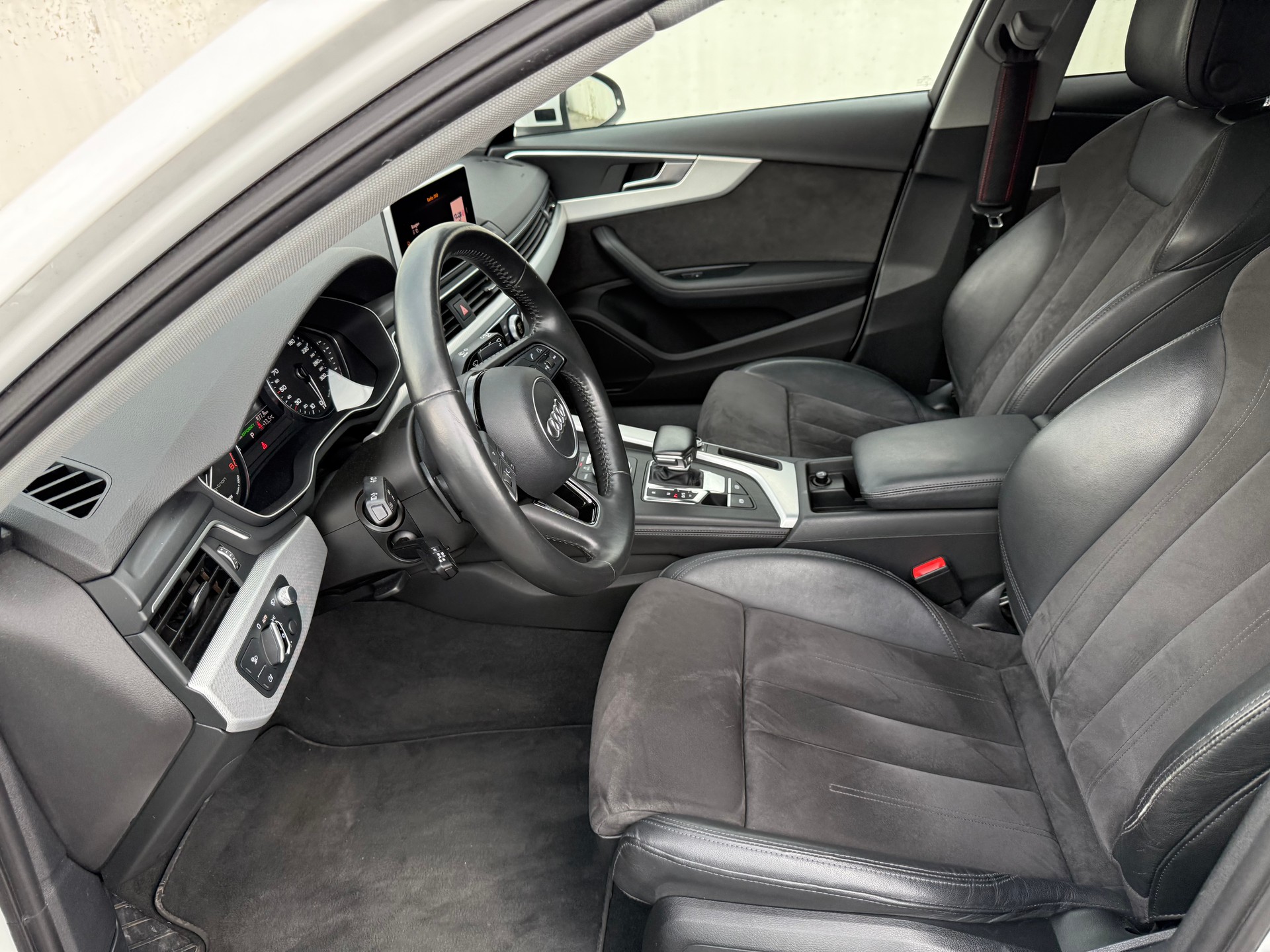AUDI A4 Avant 2.0 TFSI g-tron Sport S-tronic-image-8