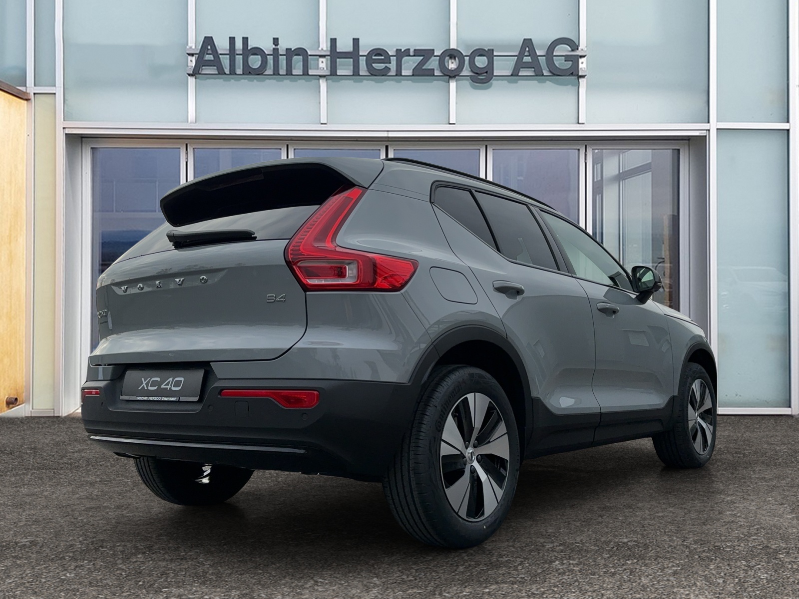 VOLVO XC40 2.0 B4 MH Plus Dark-image-3