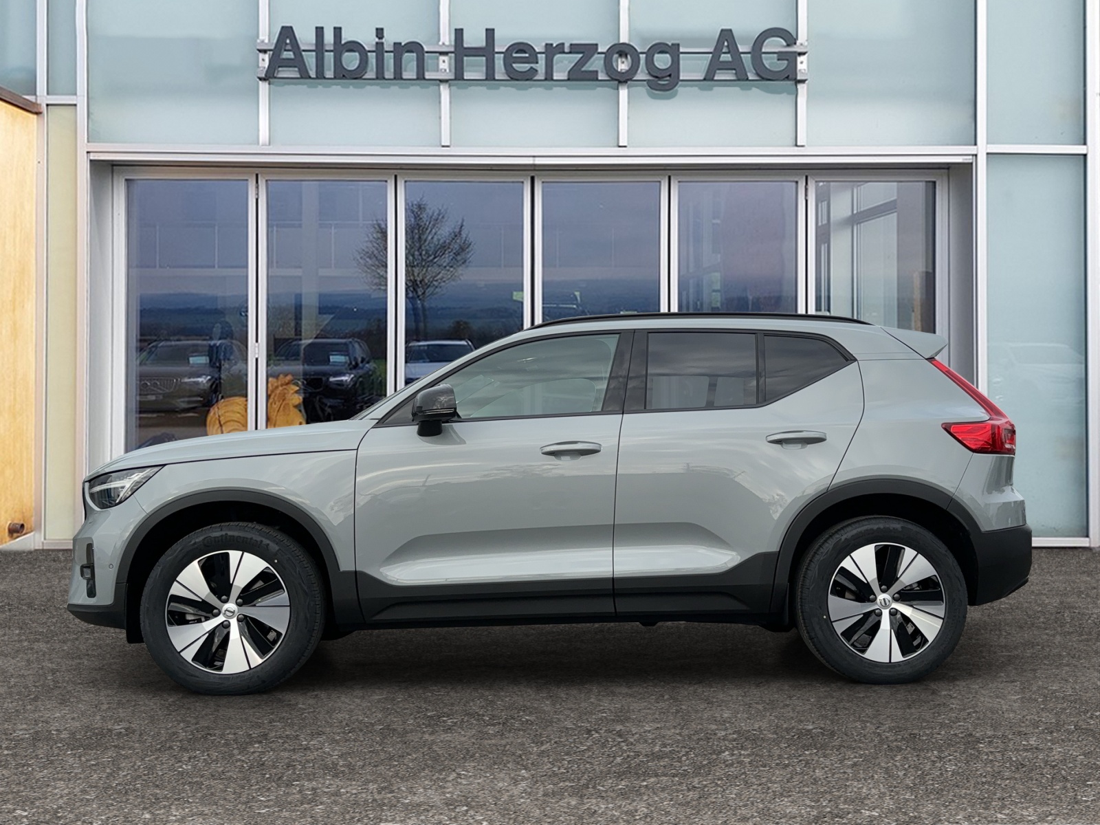 VOLVO XC40 2.0 B4 MH Plus Dark-image-1