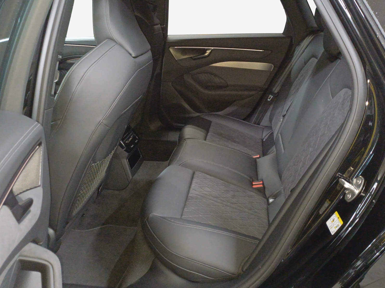 AUDI A6 Avant TDI quattro 150 kW S tronic-image-11