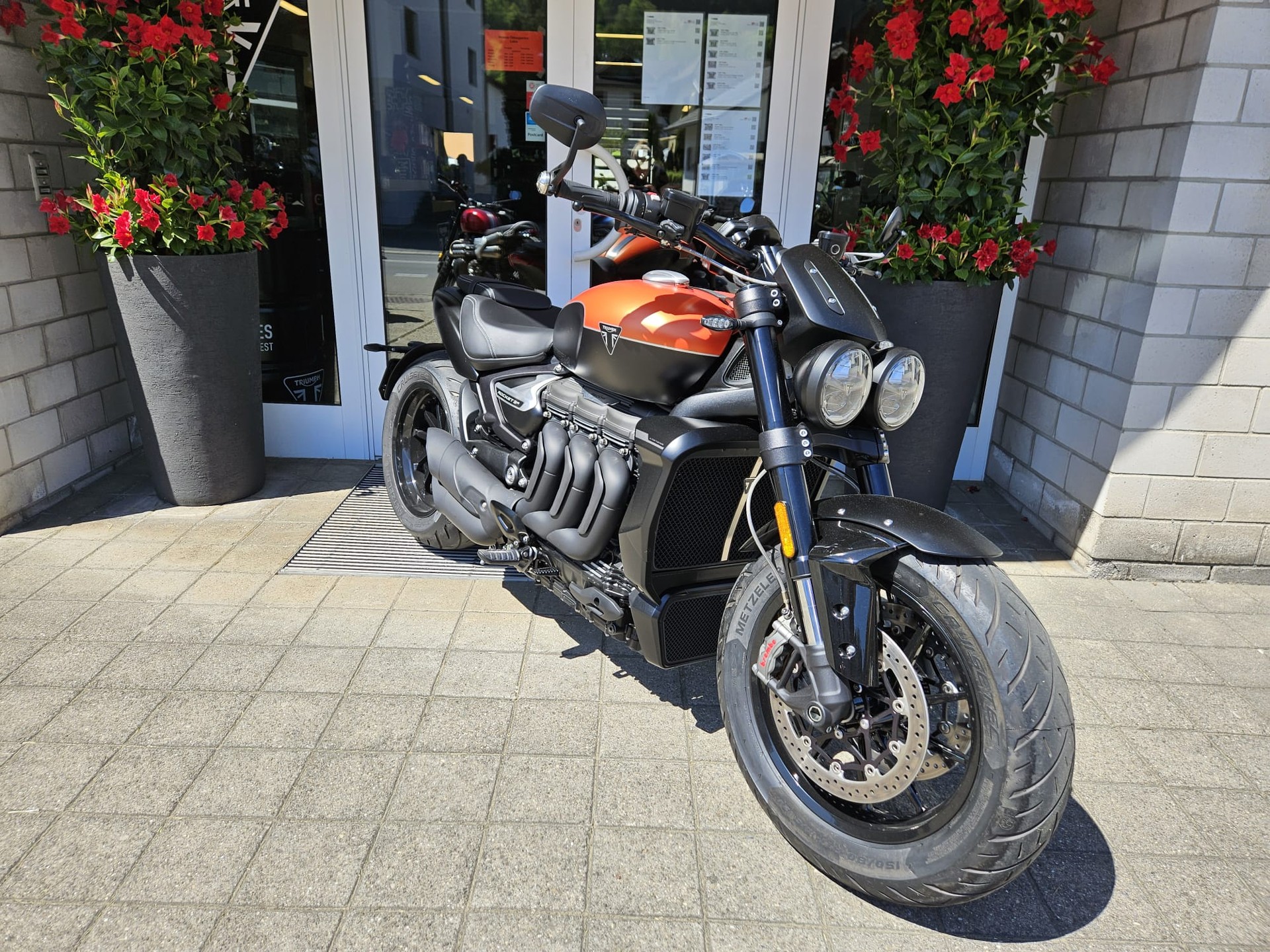 TRIUMPH Rocket 3 R Storm-showroom-element-2
