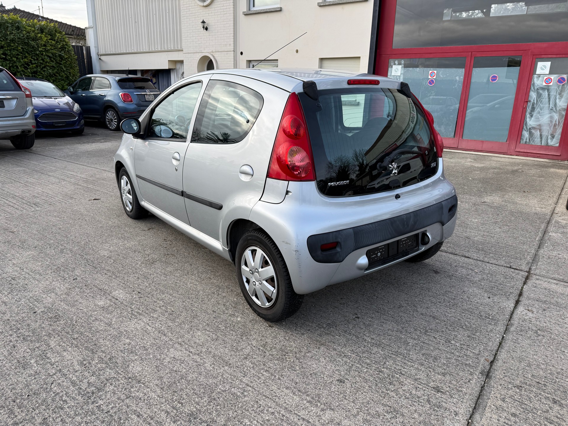 PEUGEOT 107 1.0 Swiss Edition-image-3