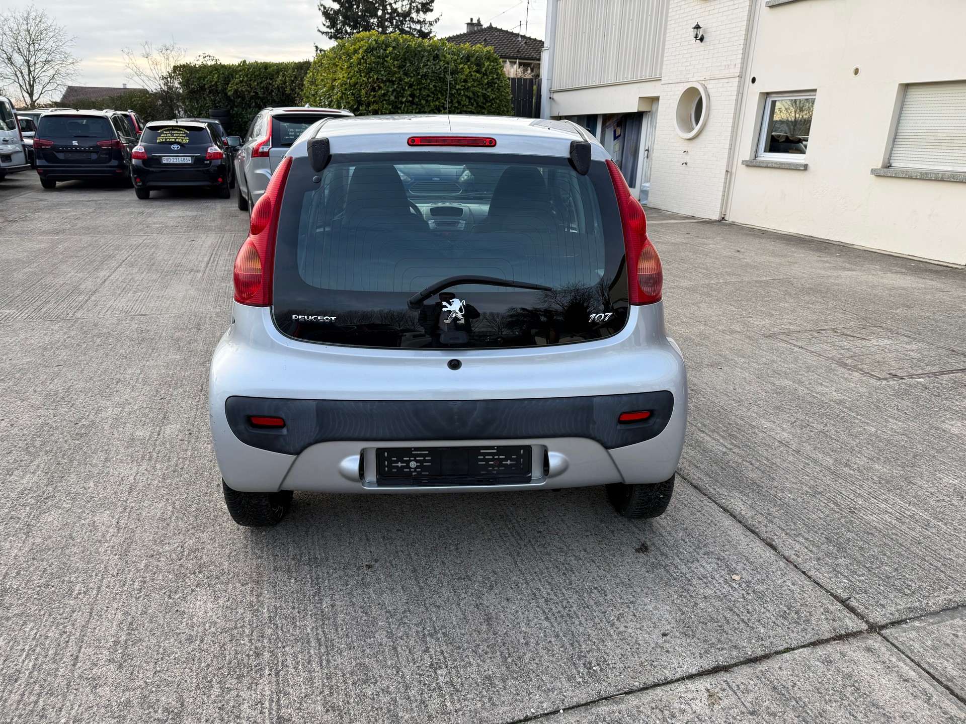 PEUGEOT 107 1.0 Swiss Edition-image-4