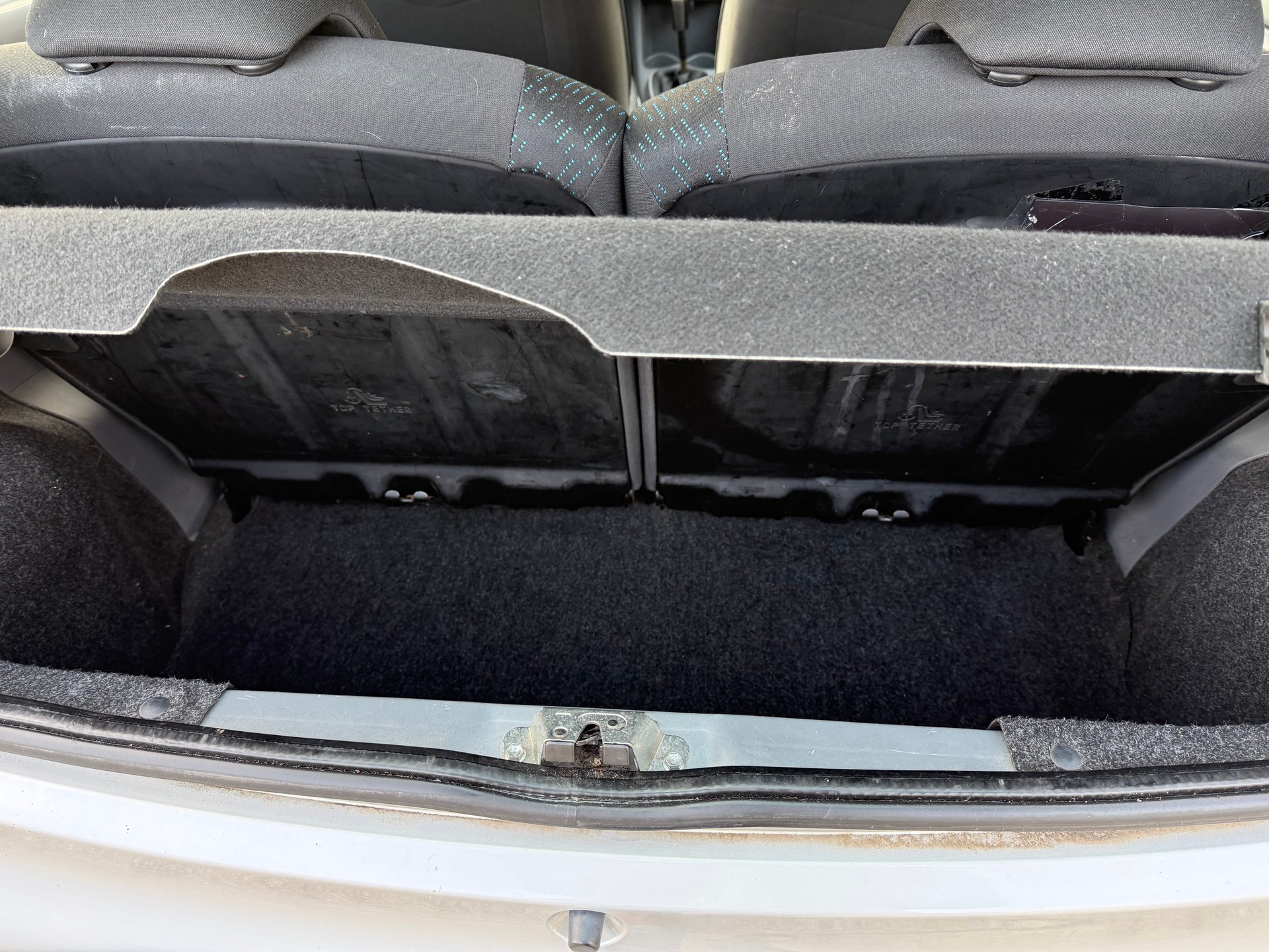 PEUGEOT 107 1.0 Swiss Edition-image-6